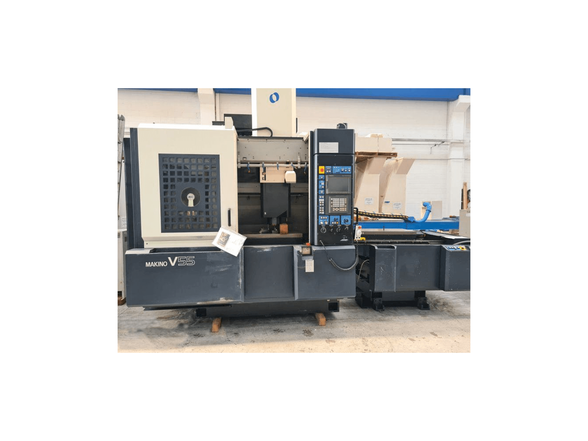 Prikaz stroja Makino V55 sprijeda