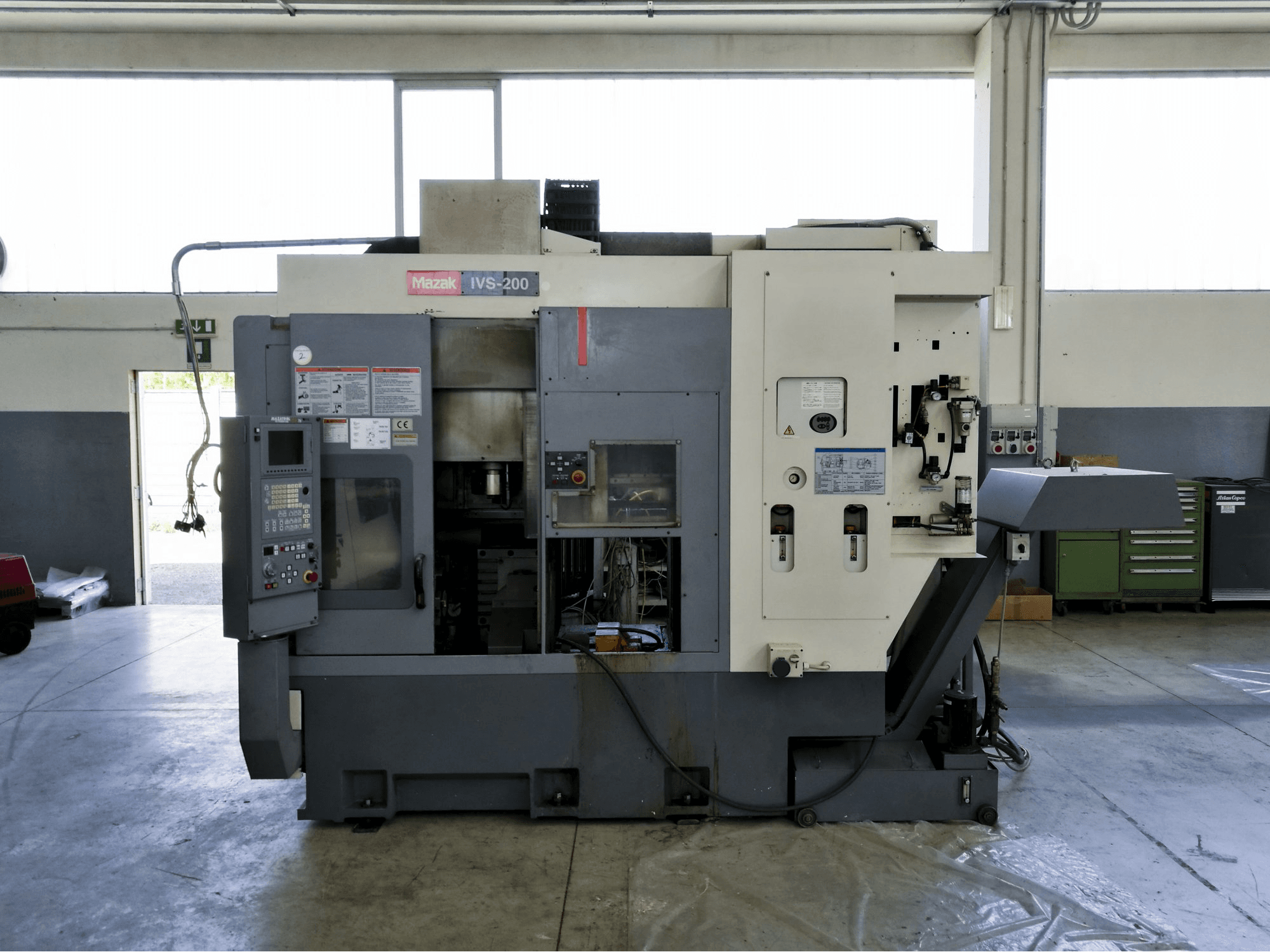 Prikaz stroja Mazak IVS-200 zdesna