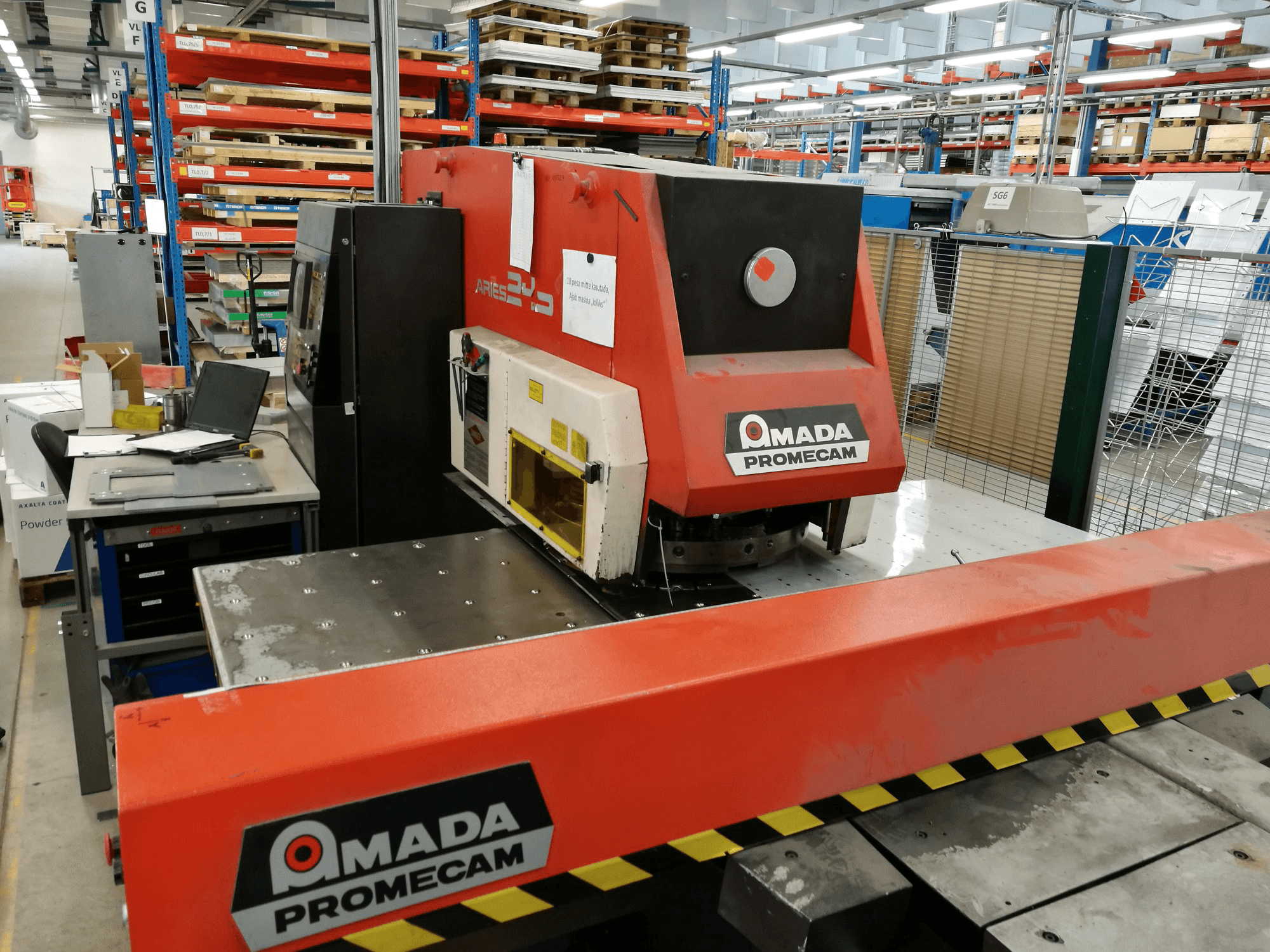 Prikaz stroja AMADA ARIES 245 sprijeda