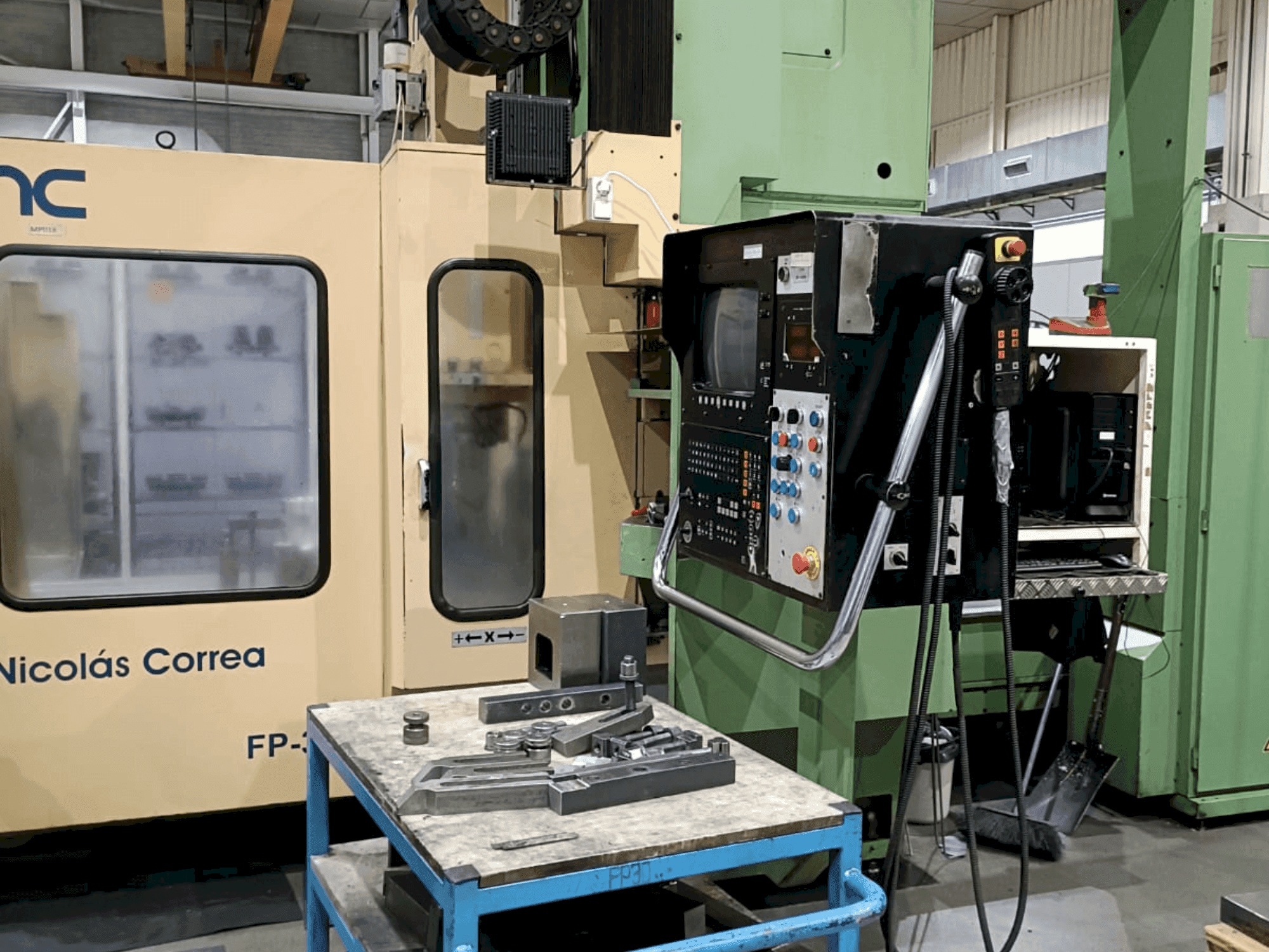 Prikaz stroja Correa FP30 sprijeda