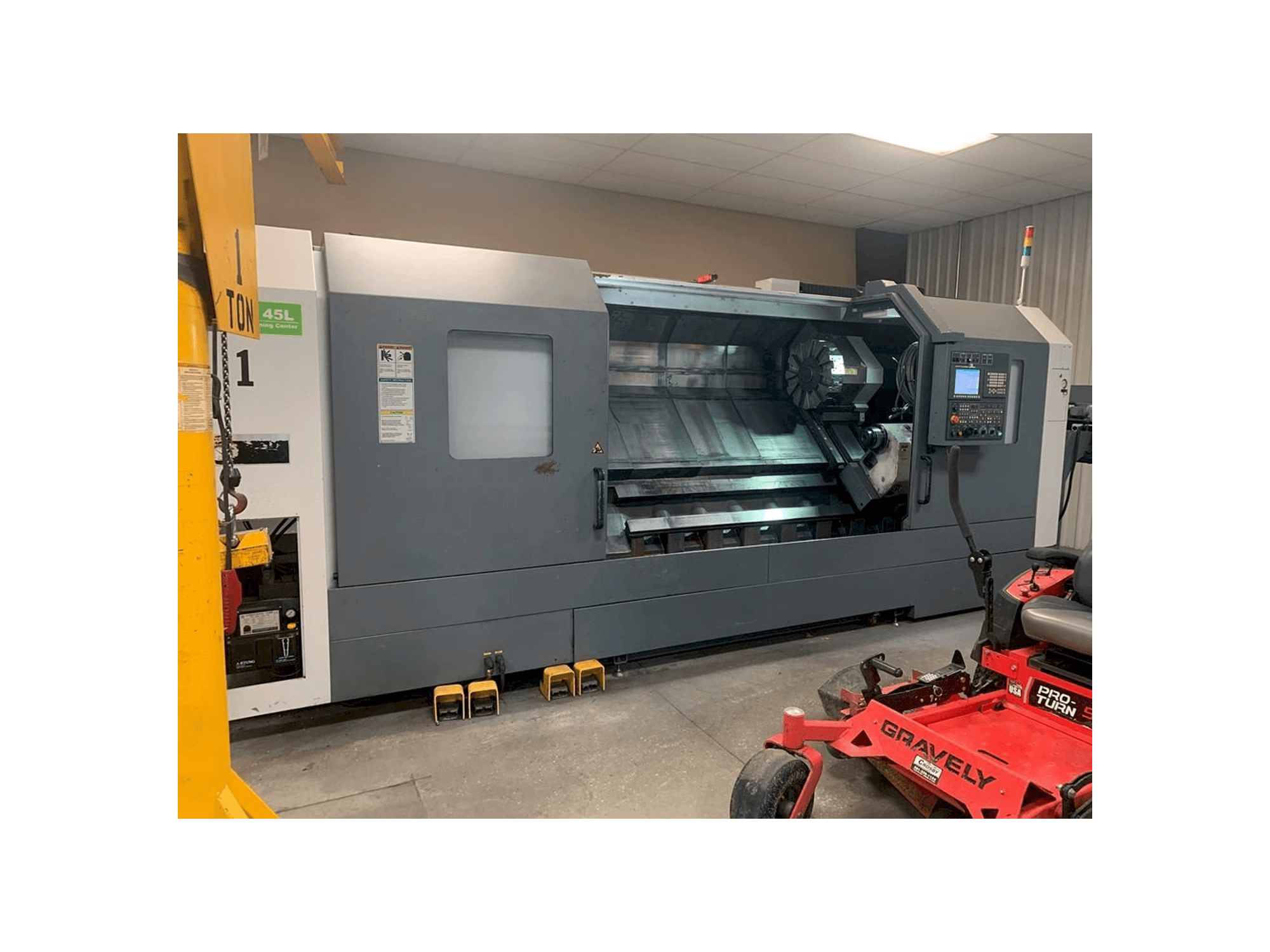 Prikaz lijeve strane stroja DMC DL 45L