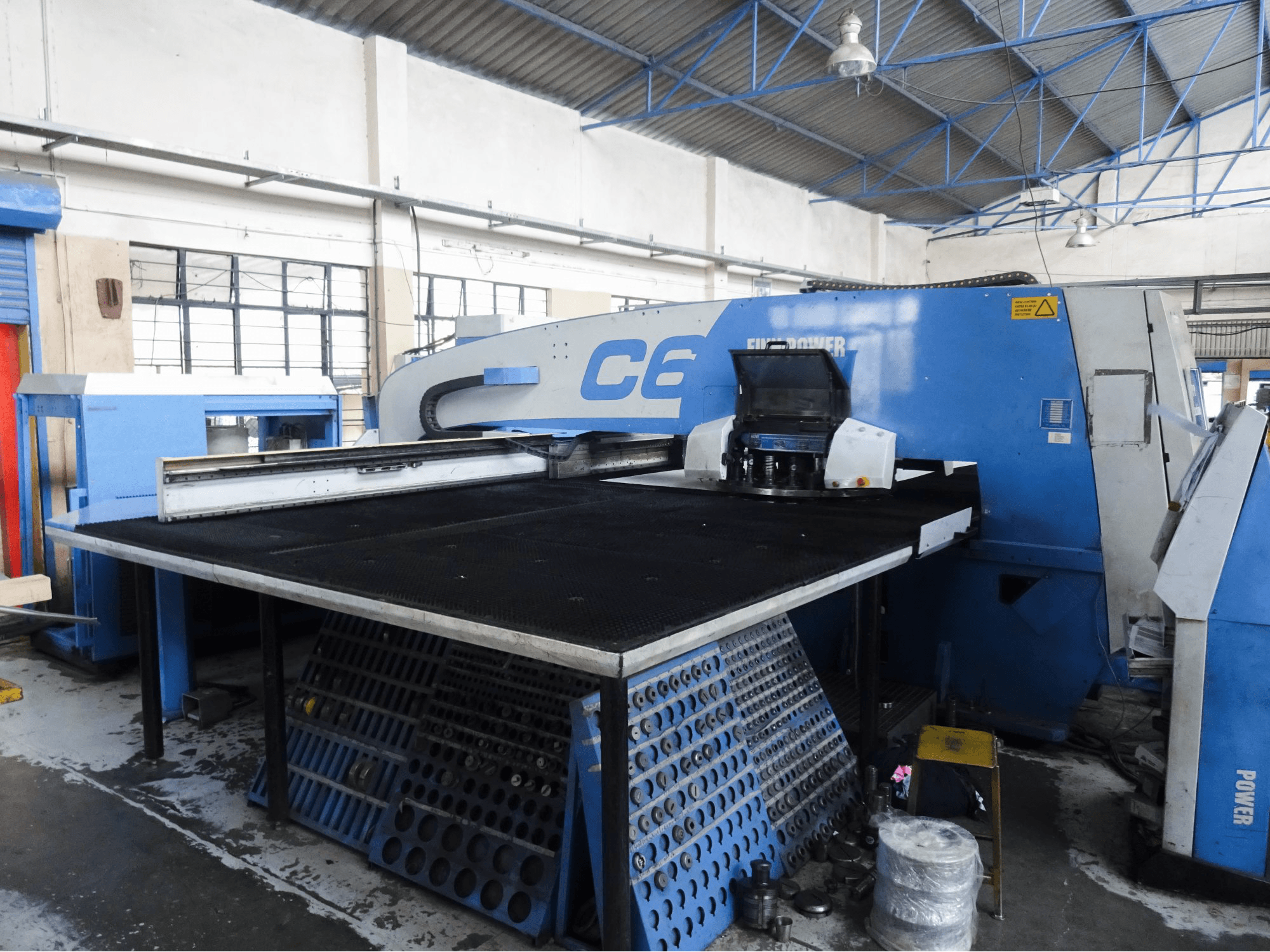 Prikaz stroja Finn-Power C6 zdesna