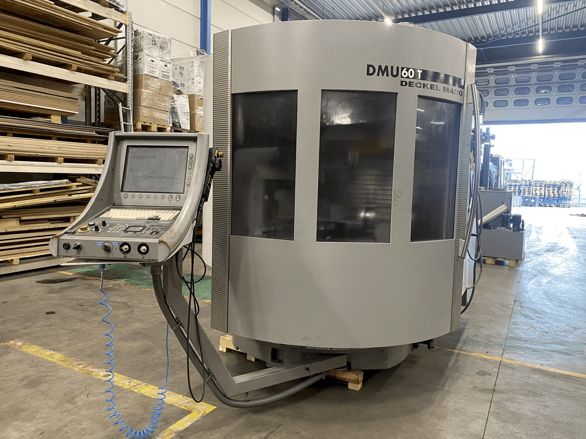 Prikaz stroja DECKEL MAHO DMU60T sprijeda