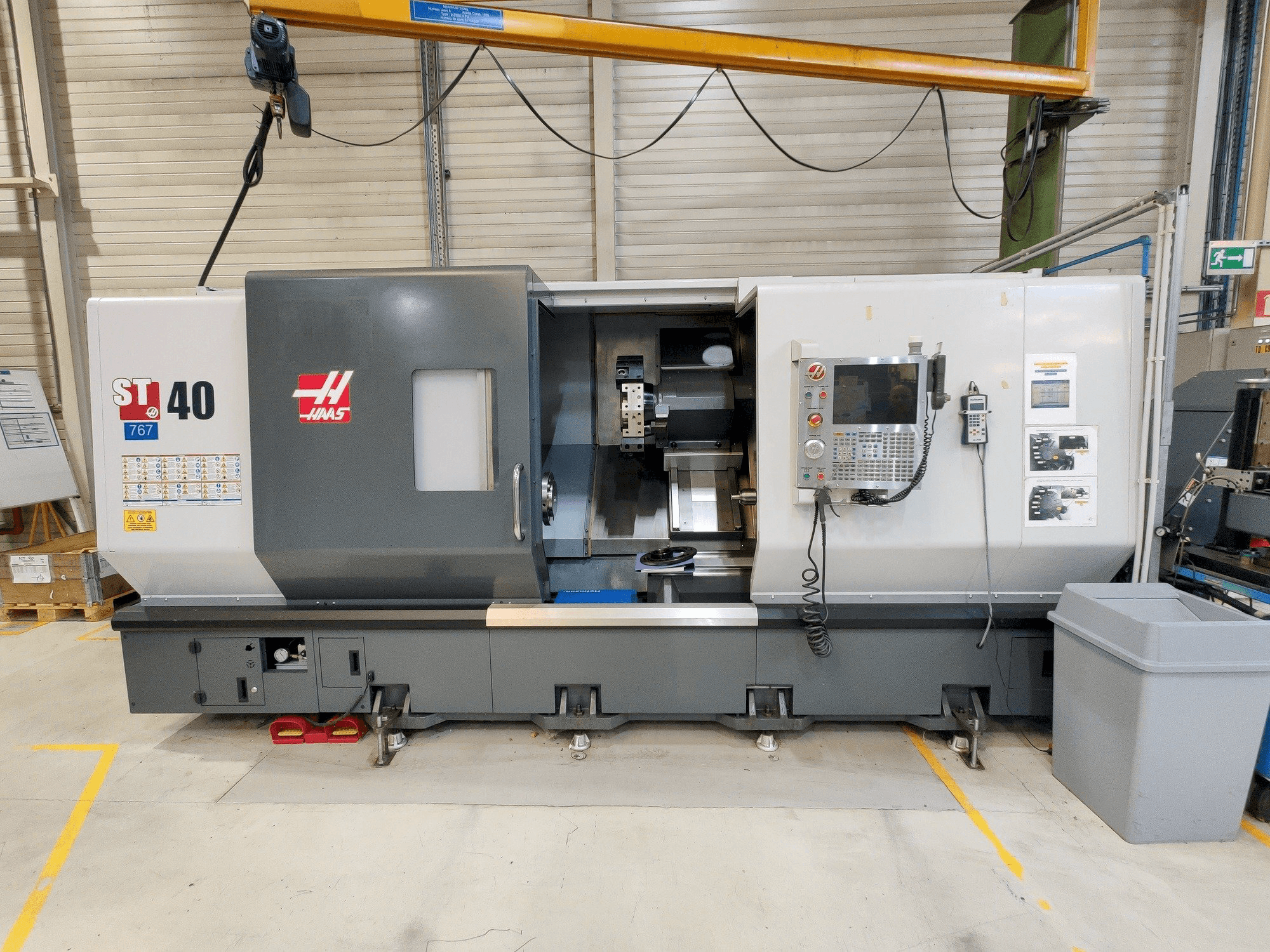 Prikaz stroja HAAS ST-40 sprijeda