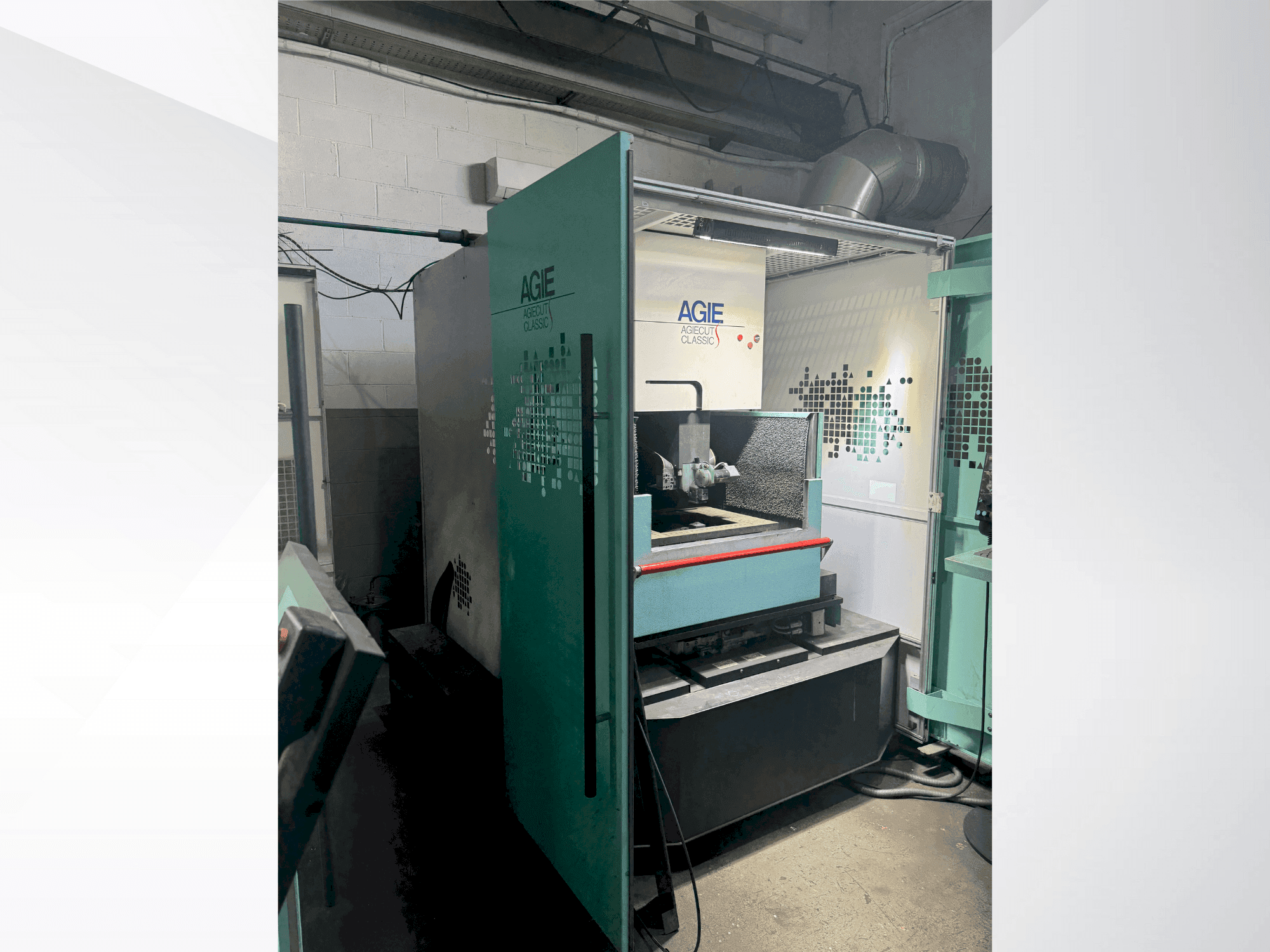 Prikaz stroja AGIE Agiecut Classic S sprijeda