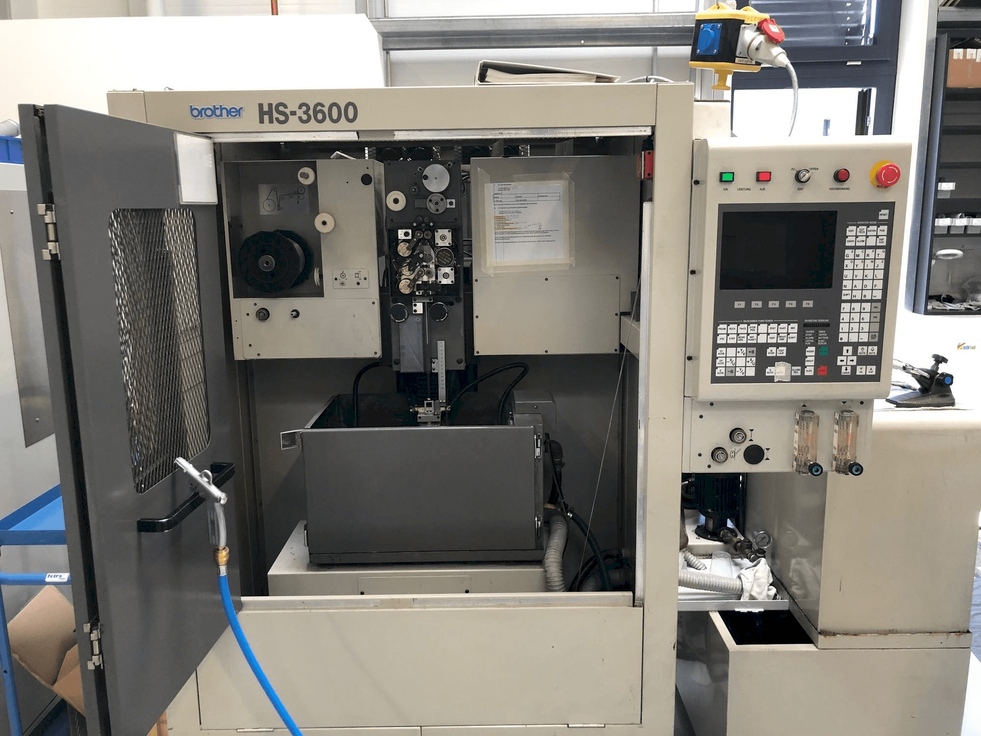 Prikaz stroja Brother HS-3600 sprijeda