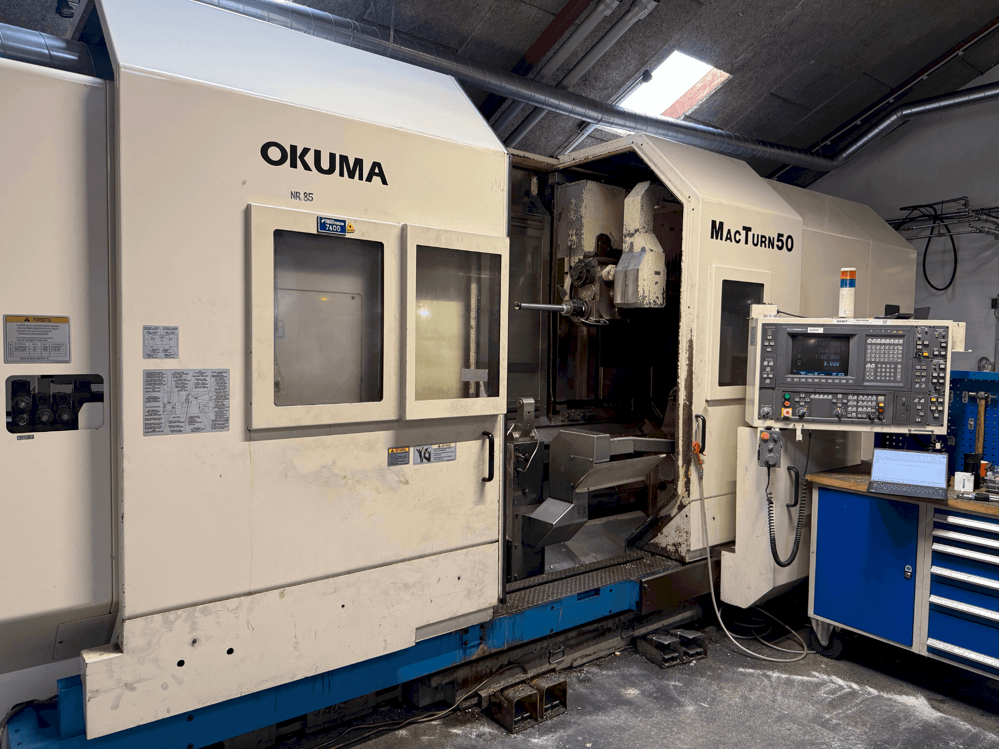Prikaz stroja Okuma MacTurn 50 sprijeda