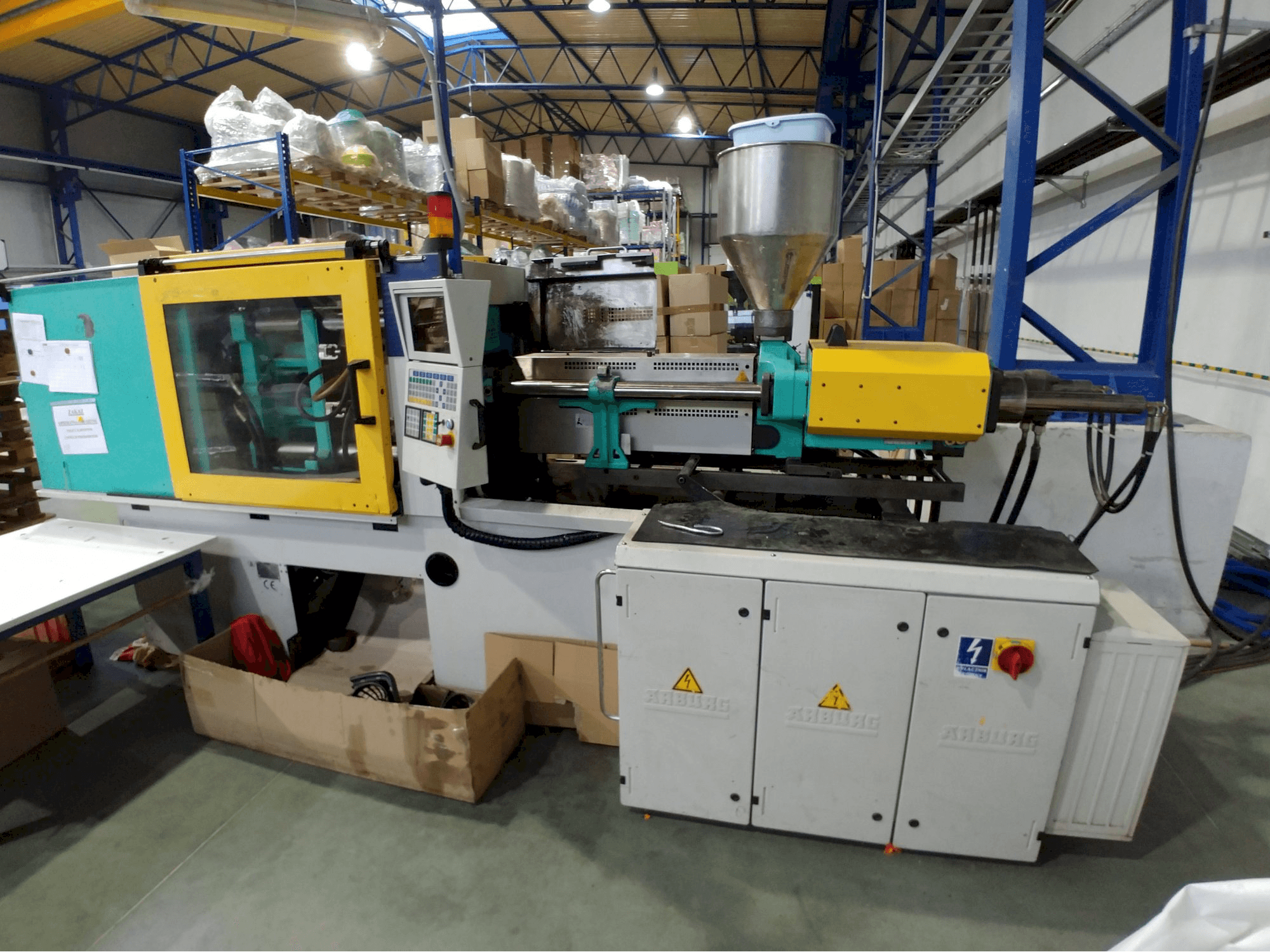 Prikaz stroja Arburg 420 C sprijeda