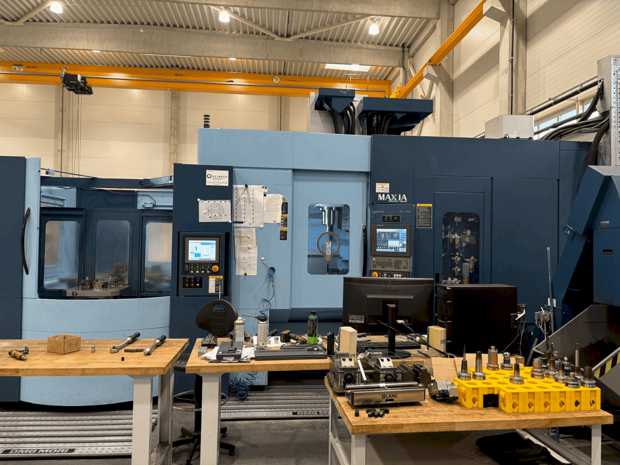 Prikaz stroja Matsuura MAM72-70V sprijeda