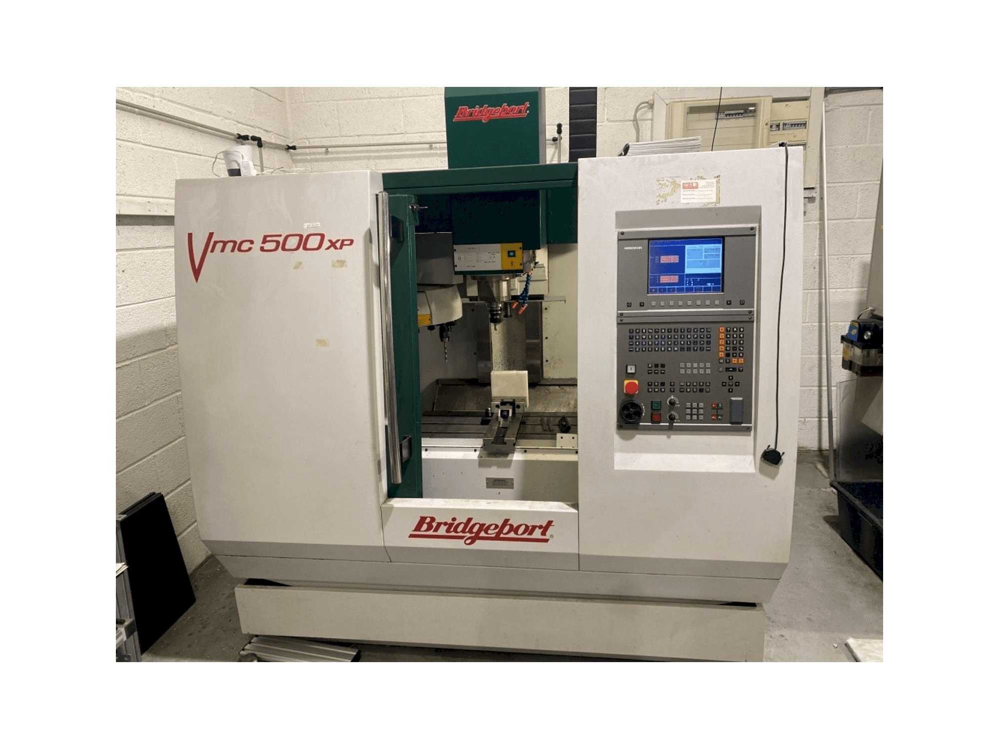 Prikaz stroja Bridgeport VMC 500 sprijeda