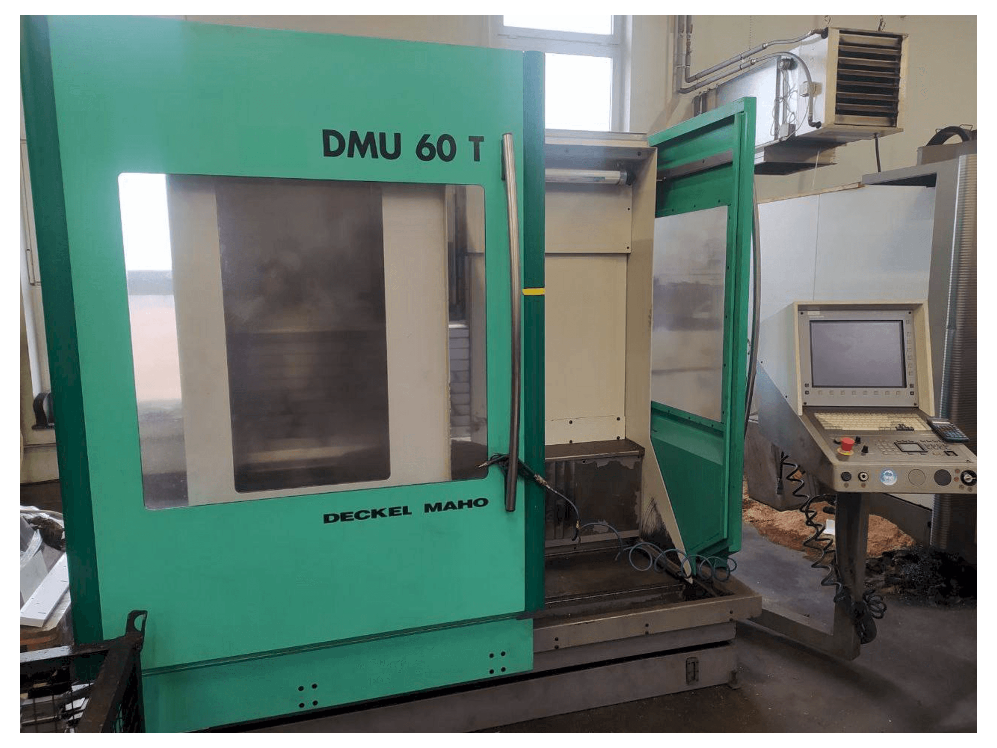 Prikaz stroja DECKEL MAHO DMU 60 T sprijeda