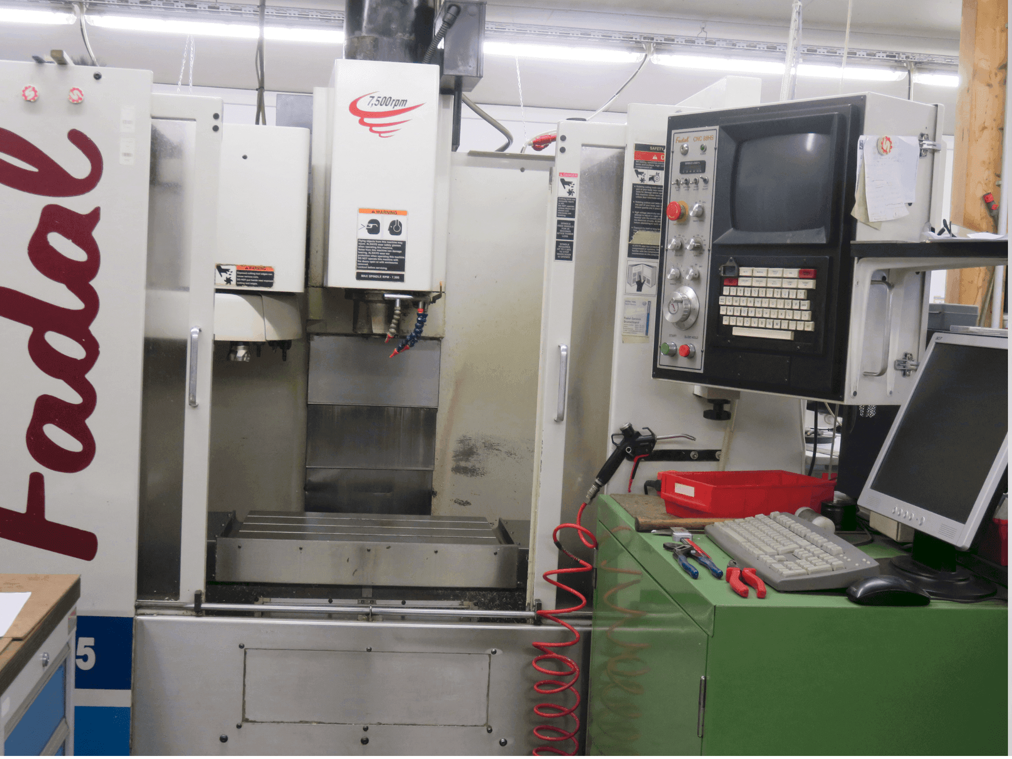 Prikaz stroja FADAL VMC 15 sprijeda