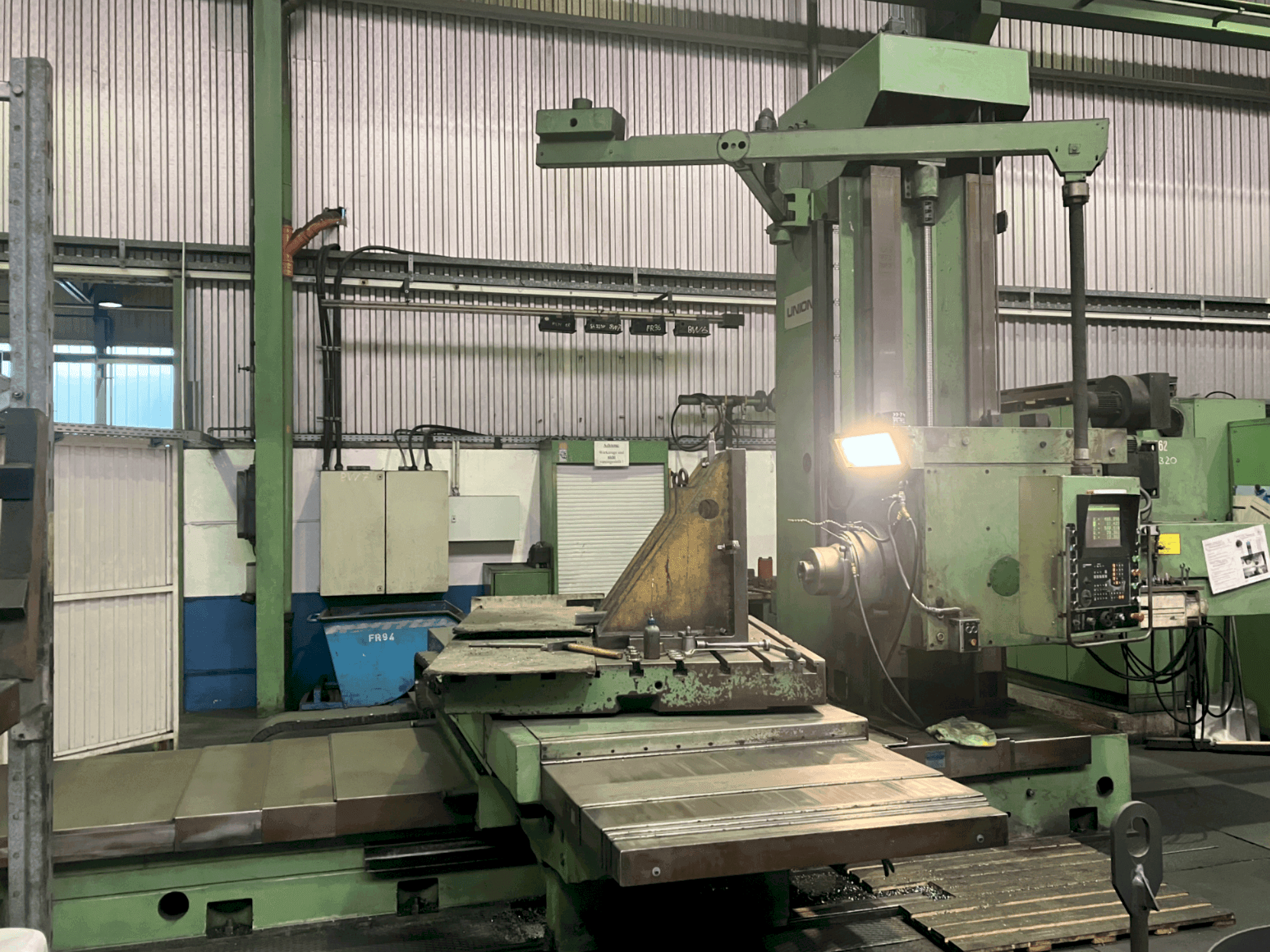 Prikaz stroja UNION BFT 110 NC sprijeda