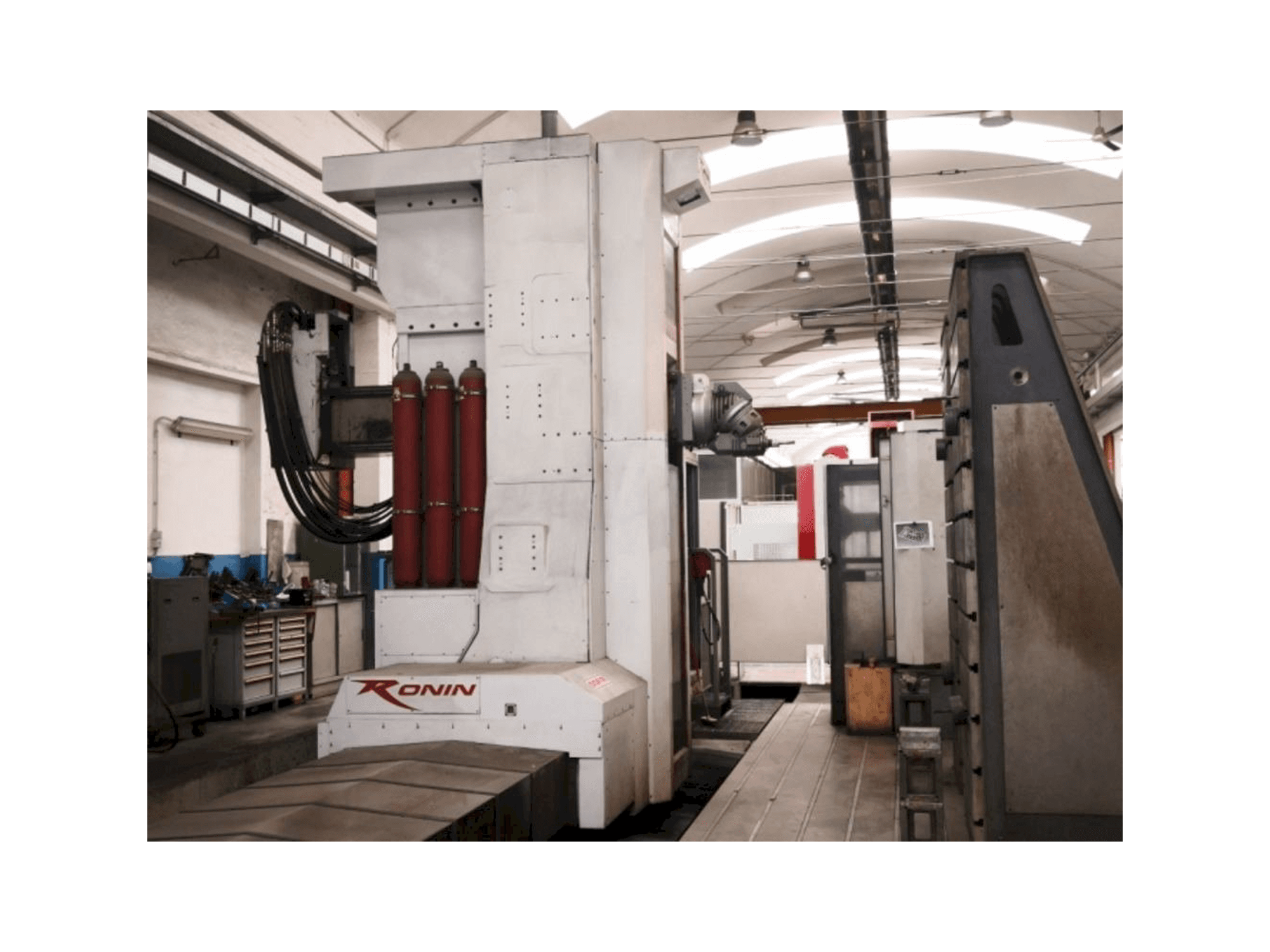 Prikaz stroja FPT Ronin sprijeda