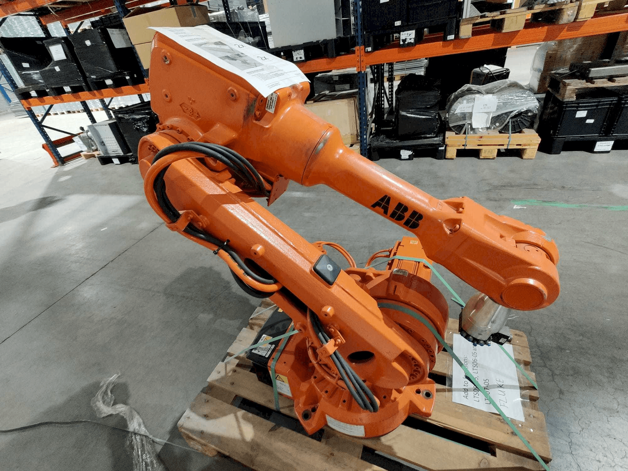 Prikaz stroja ABB IRB 2600 M2004 sprijeda