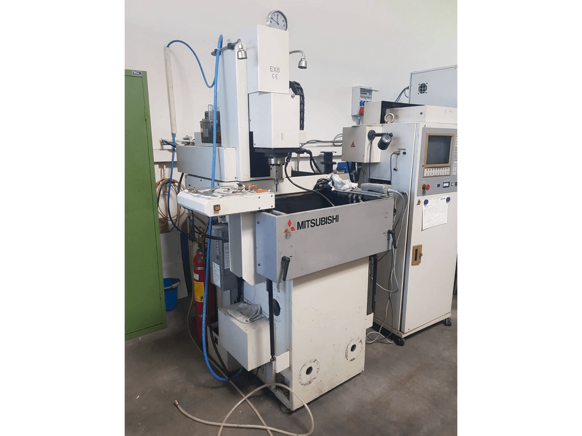 Prikaz stroja Mitsubishi EX 8 sprijeda