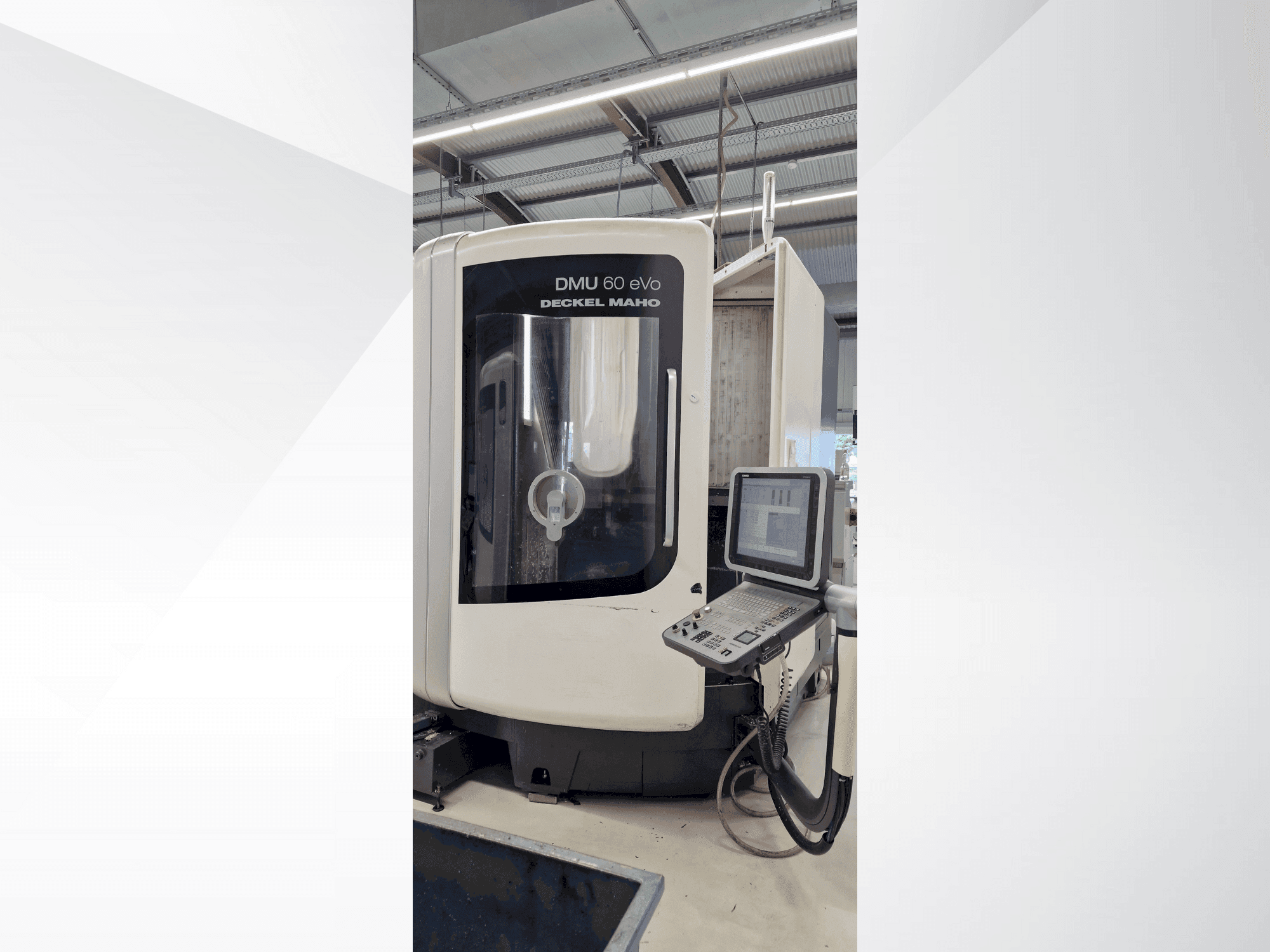 Prikaz stroja DMG DECKEL MAHO DMU 60 evo sprijeda