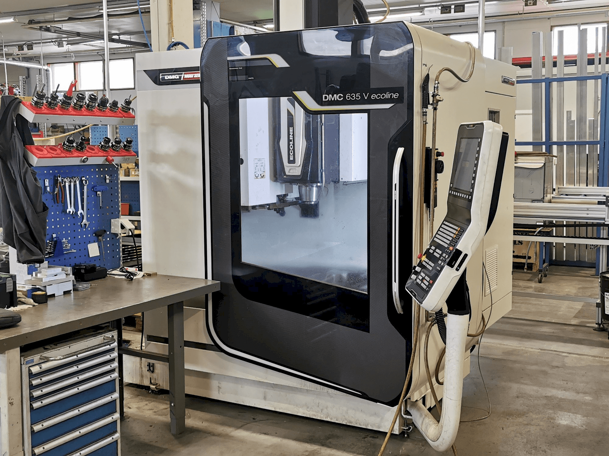Prikaz stroja DMG Mori Seiki DMC 635 V Ecoline sprijeda