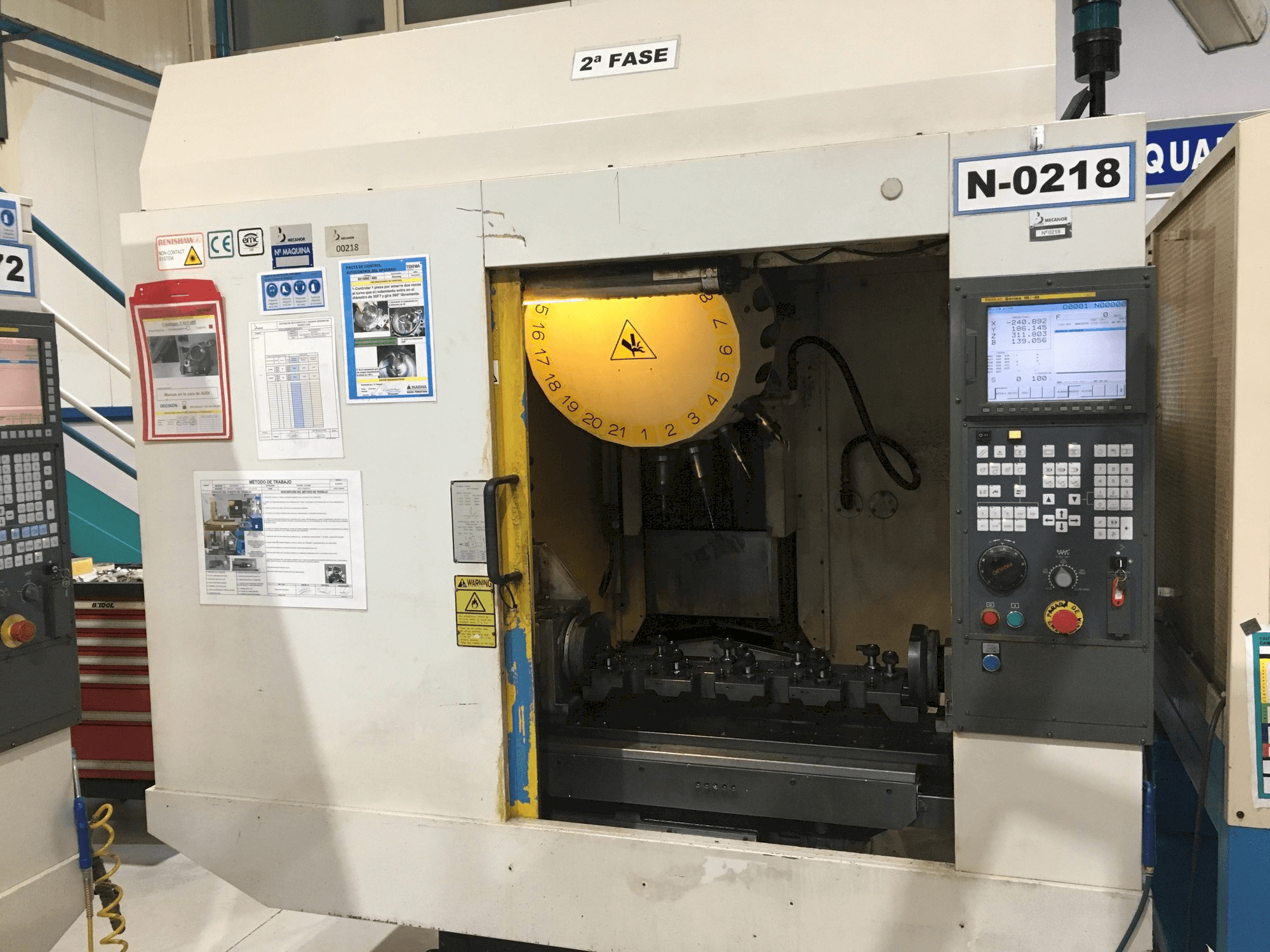 Prikaz stroja FANUC Robodrill alfa-T-21iDL sprijeda