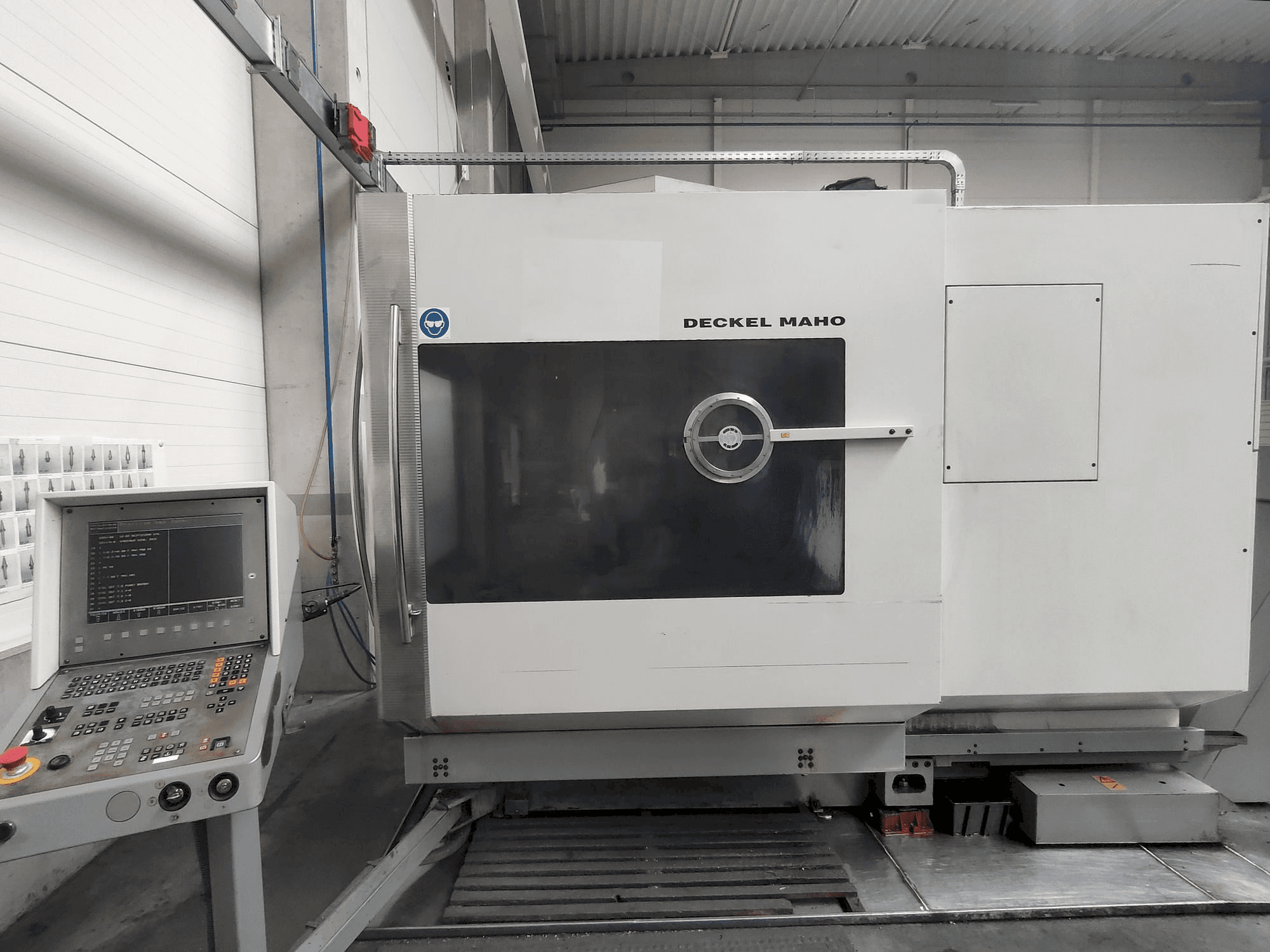 Prikaz stroja DECKEL MAHO DMU 60P sprijeda