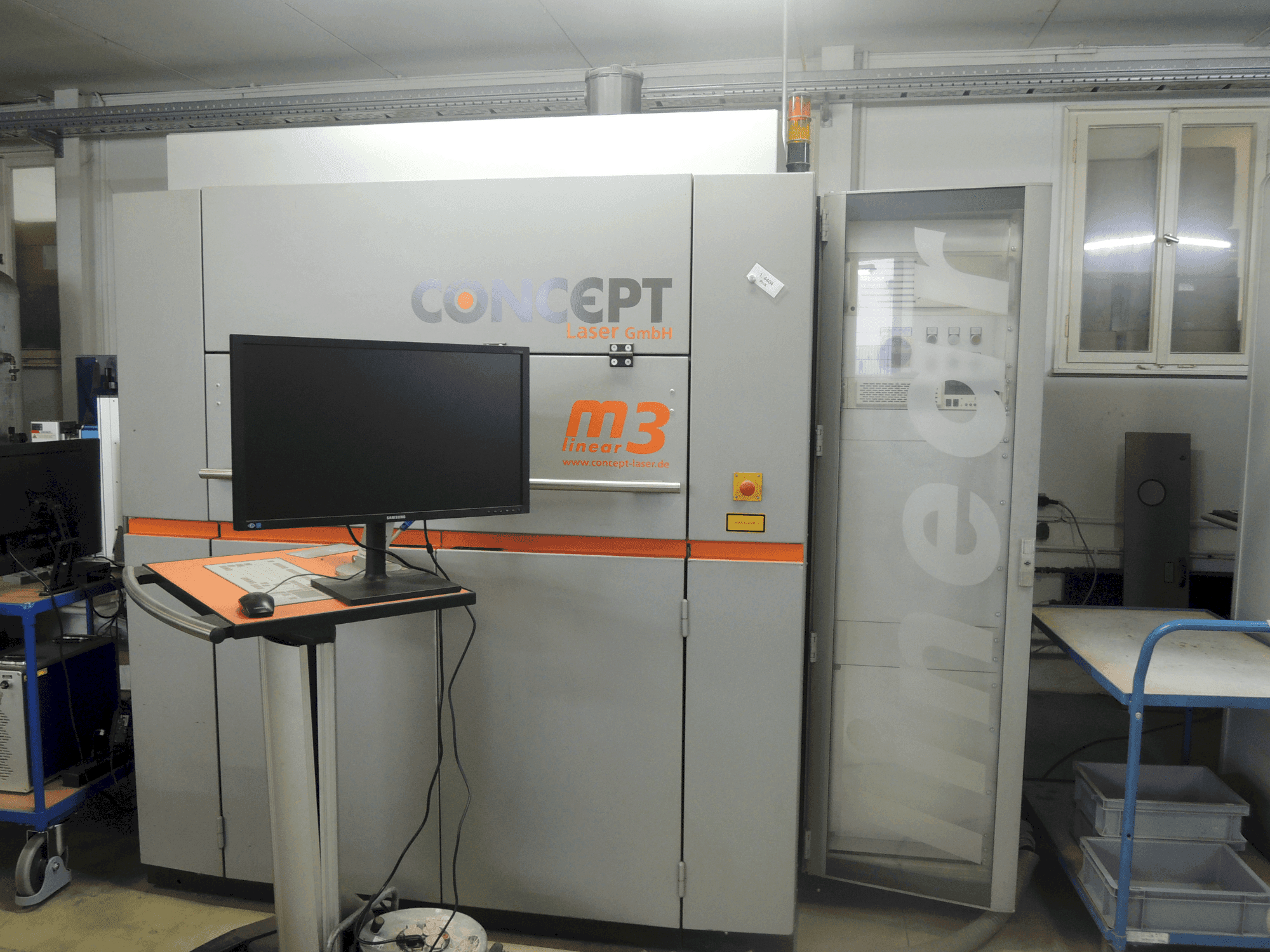 Prikaz stroja CONCEPT LASER LASER M3 Linear sprijeda