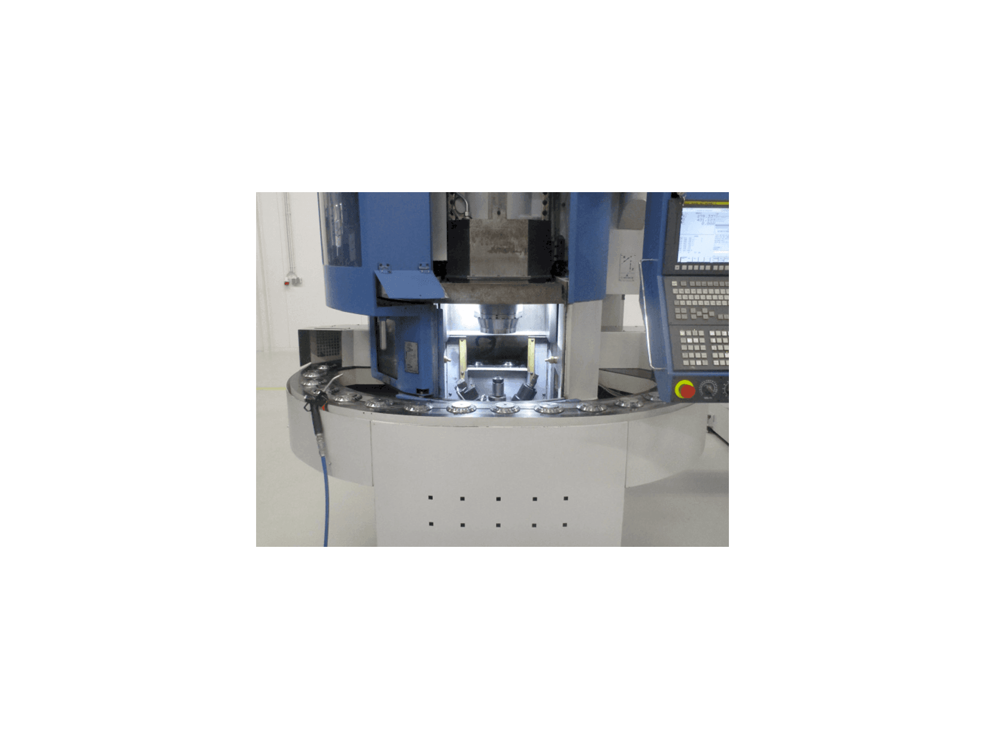 Prikaz stroja EMAG VL3 sprijeda