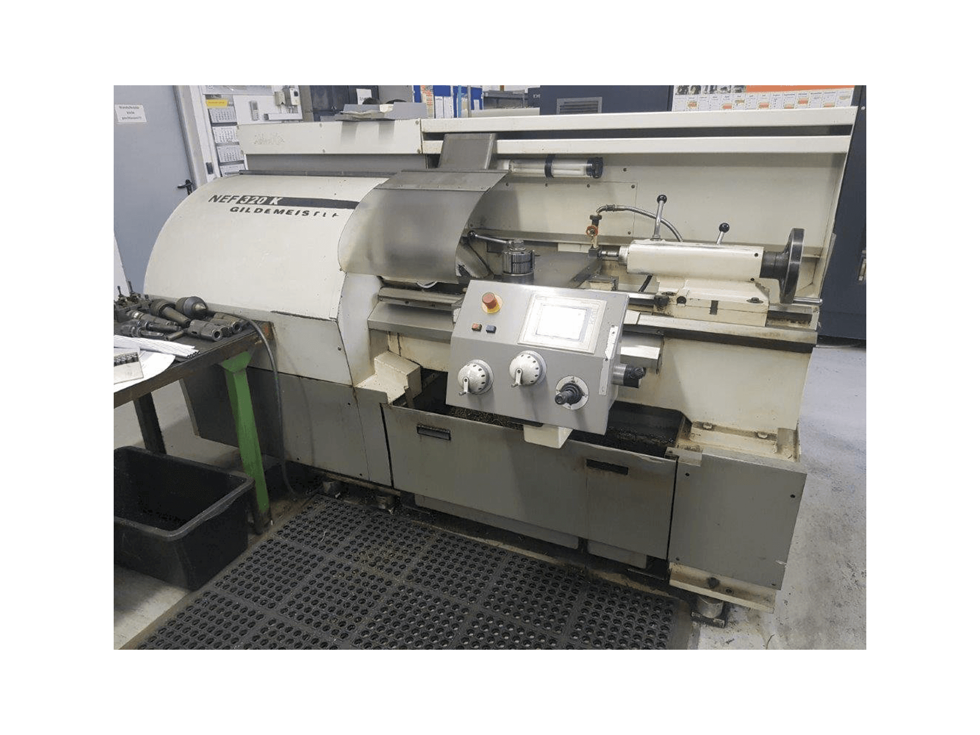 Prikaz stroja Gildemeister NEF 320 K sprijeda