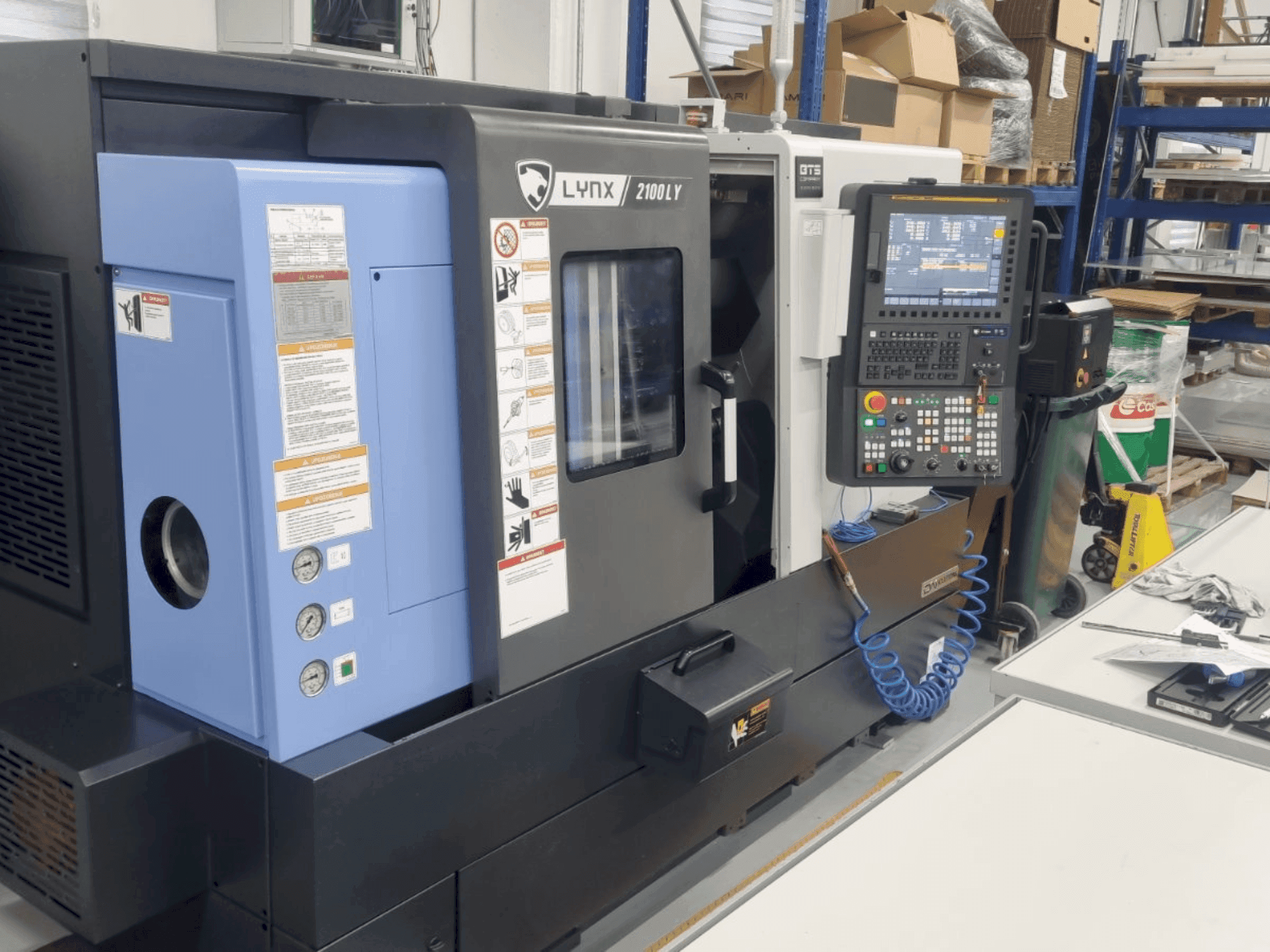 Prikaz stroja DN SOLUTIONS LYNX 2100 LYB sprijeda