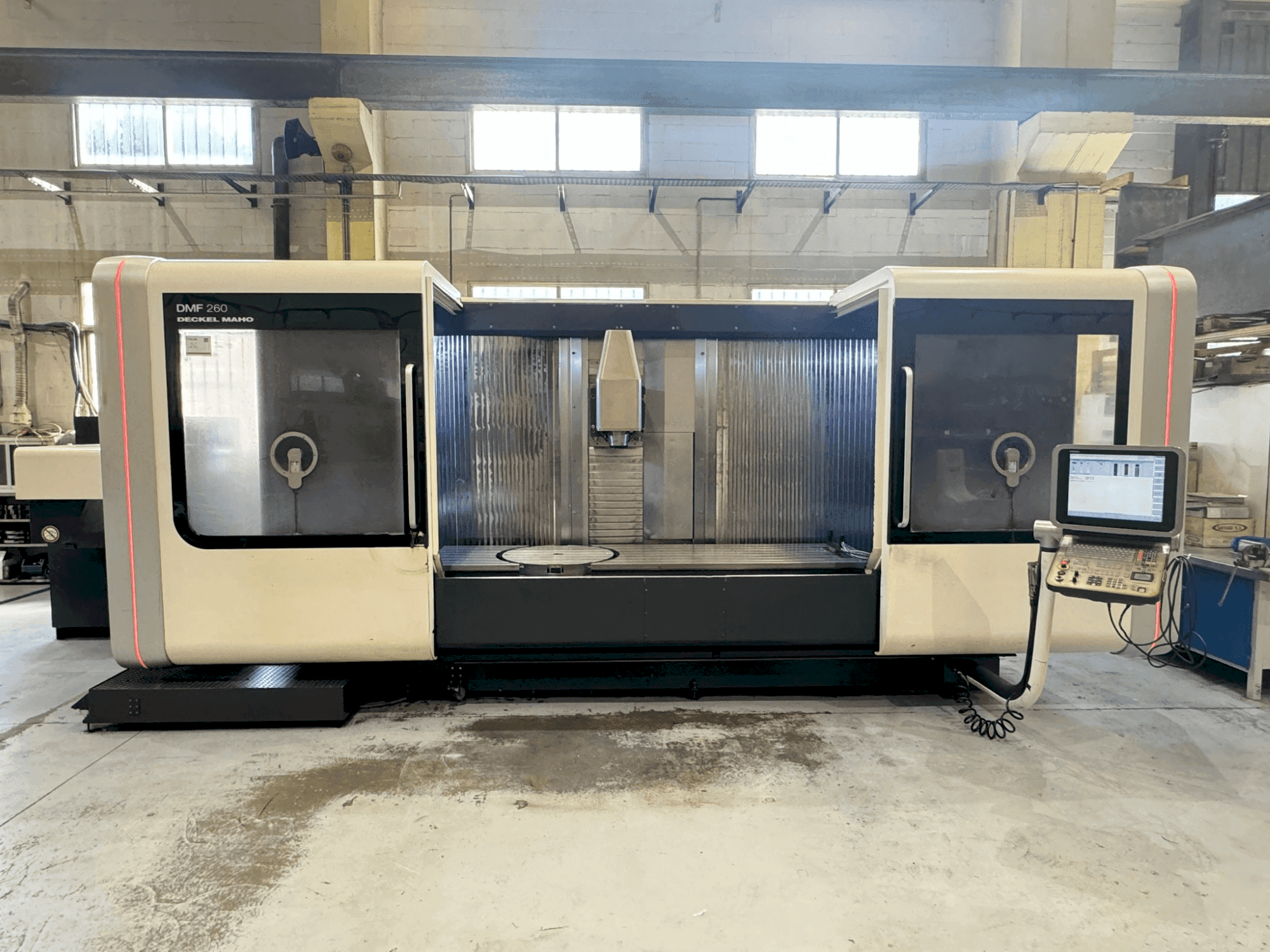 Prikaz stroja DMG MORI DMF 260/7 sprijeda