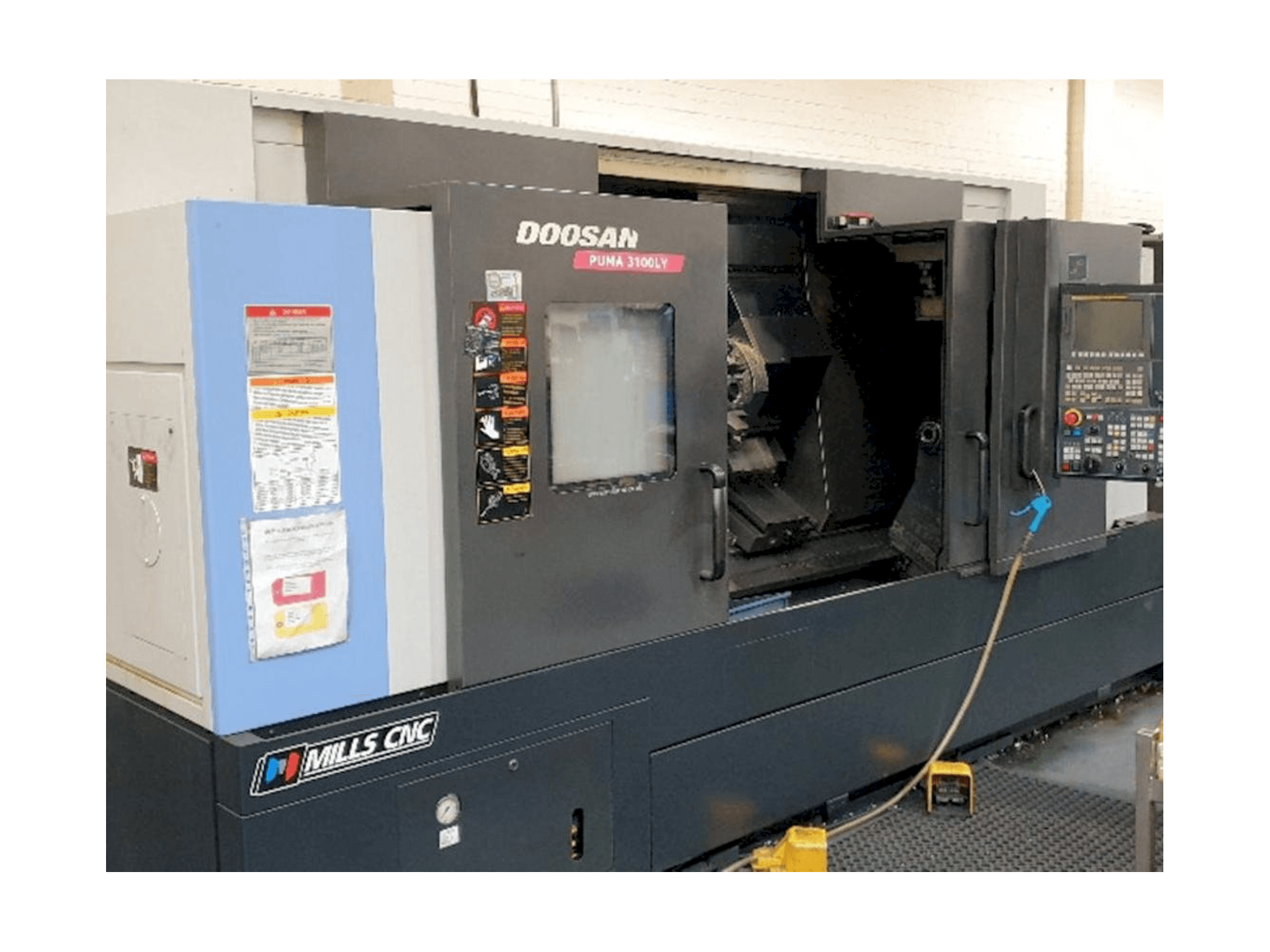 Prikaz stroja Doosan Puma 3100LY sprijeda