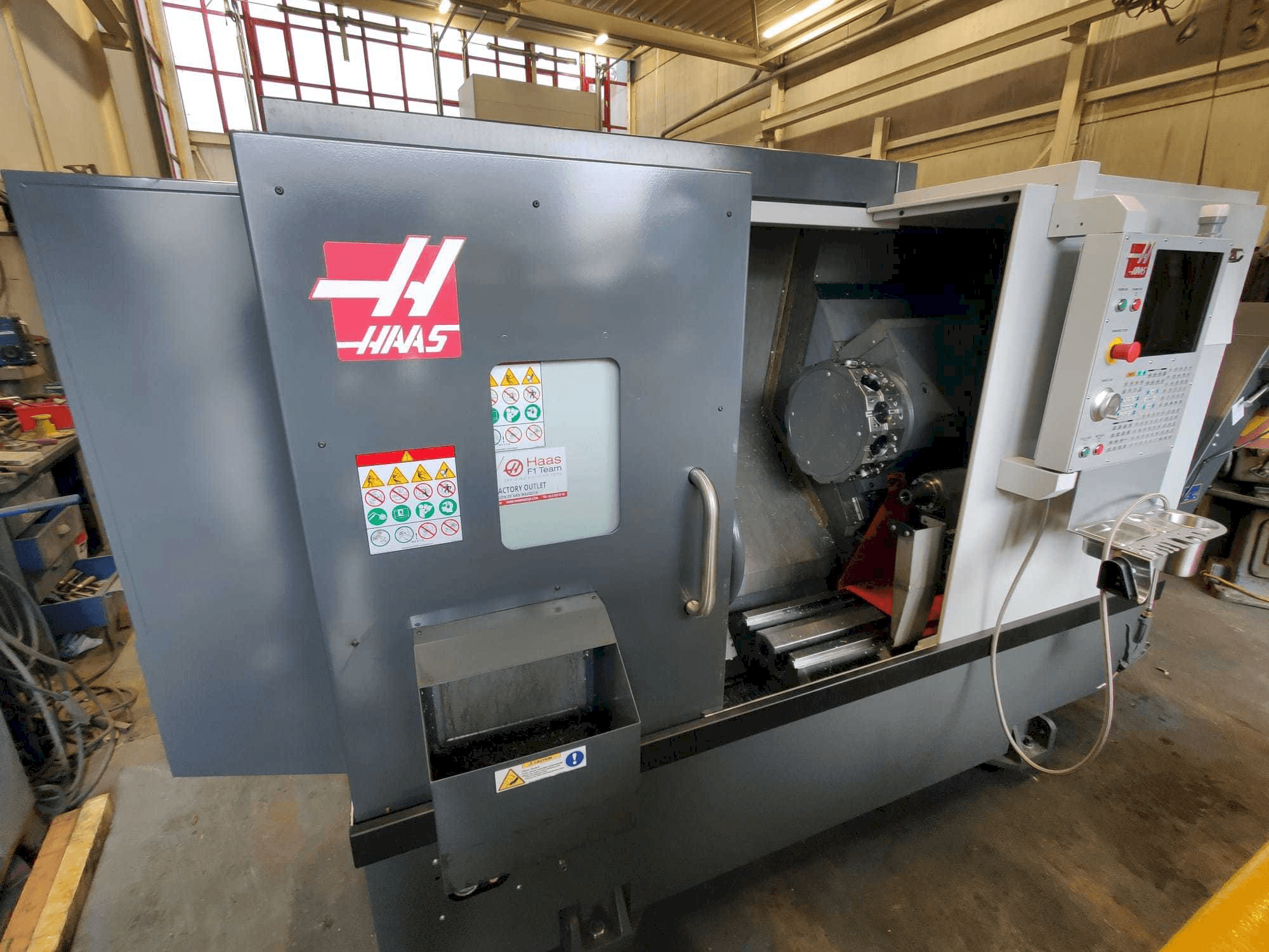 Prikaz stroja HAAS ST-20Y slijeva