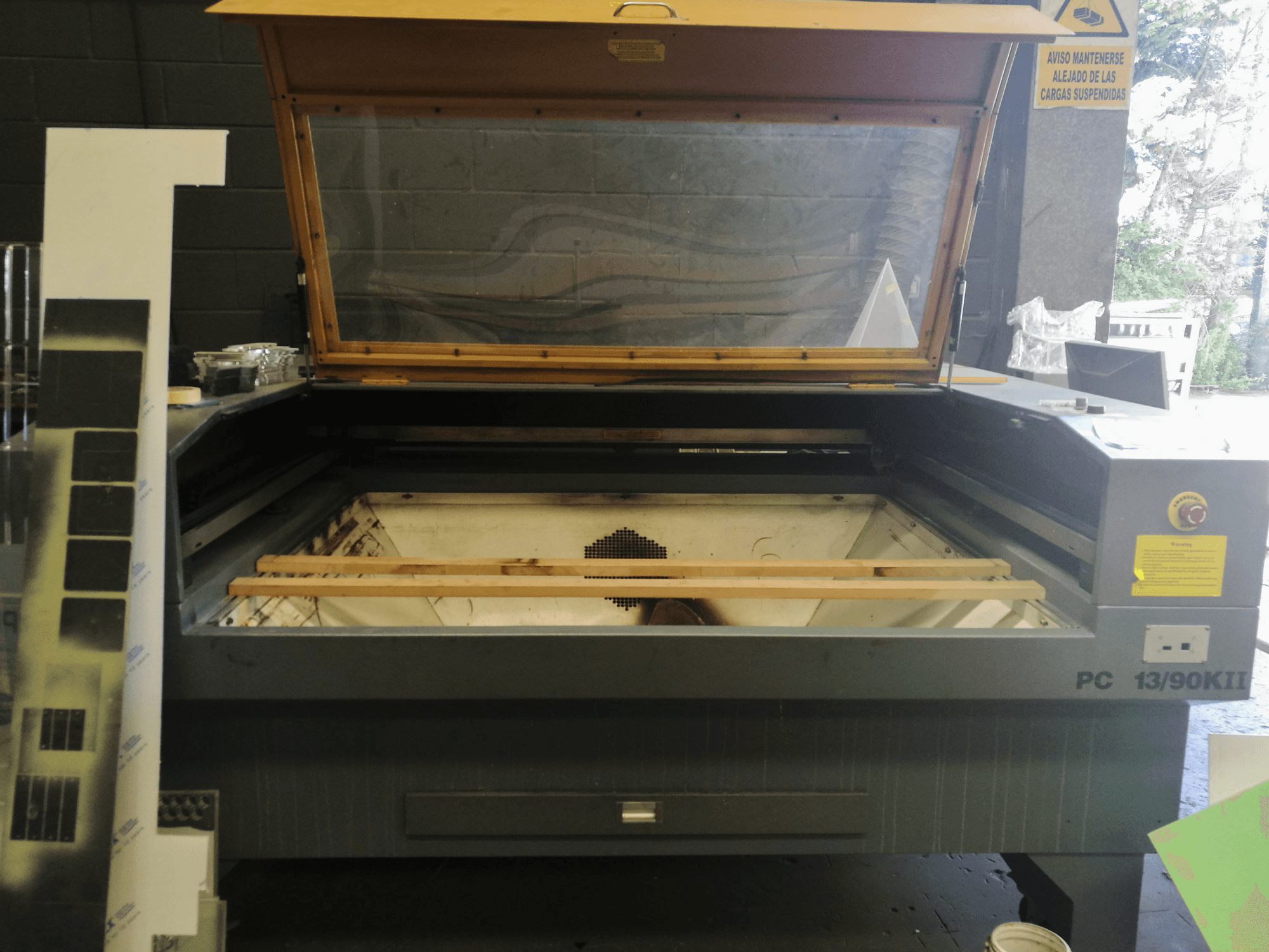 Prikaz stroja PC 13/90KII sprijeda