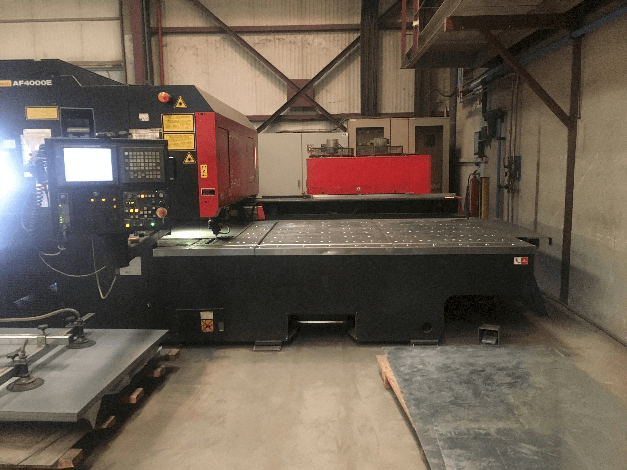 Prikaz stroja AMADA LC 2415 A3 sprijeda