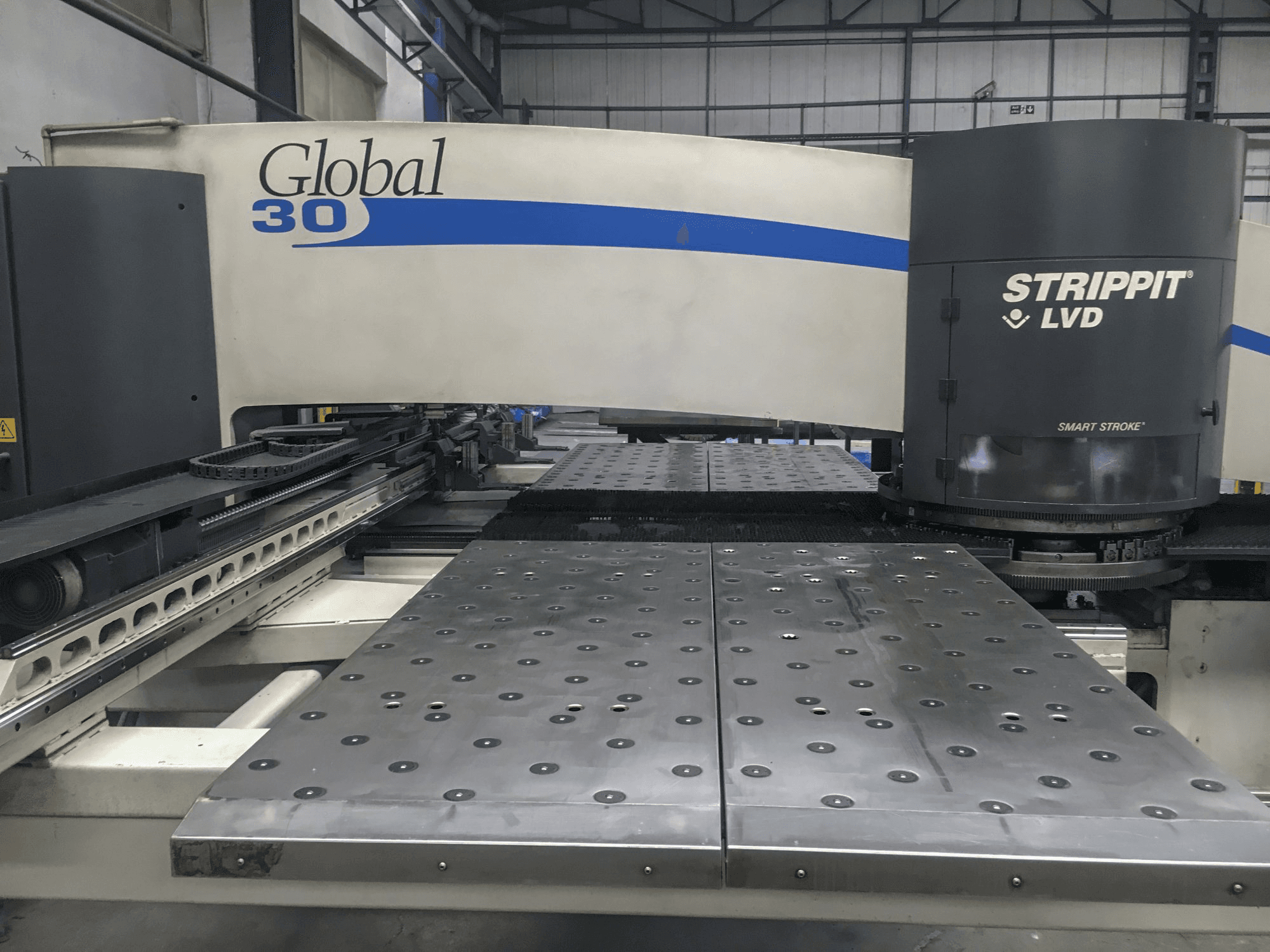 Prikaz stroja LVD STRIPPIT Global 30 1525 sprijeda