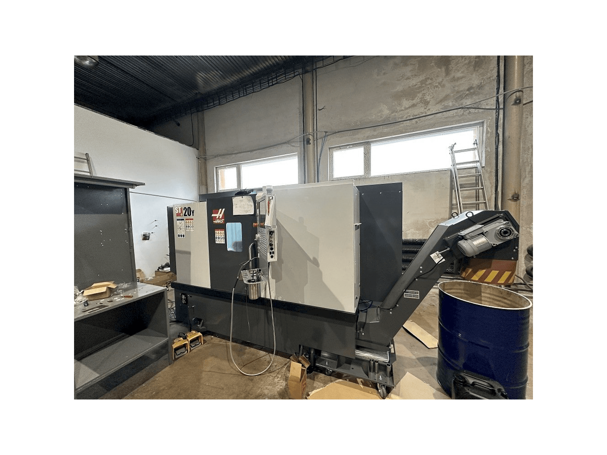 Prikaz stroja HAAS ST-20Y sprijeda