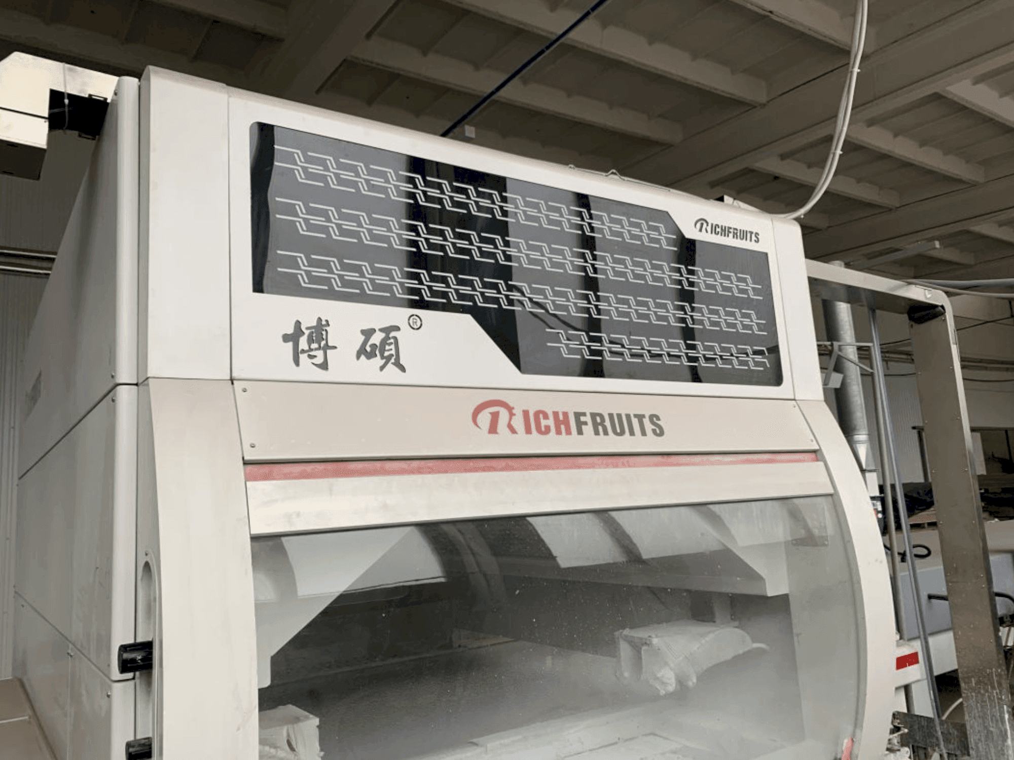 Prikaz stroja GIARDINA RICHFRUITS / NEOMEC / KREMLIN Painting Line sprijeda