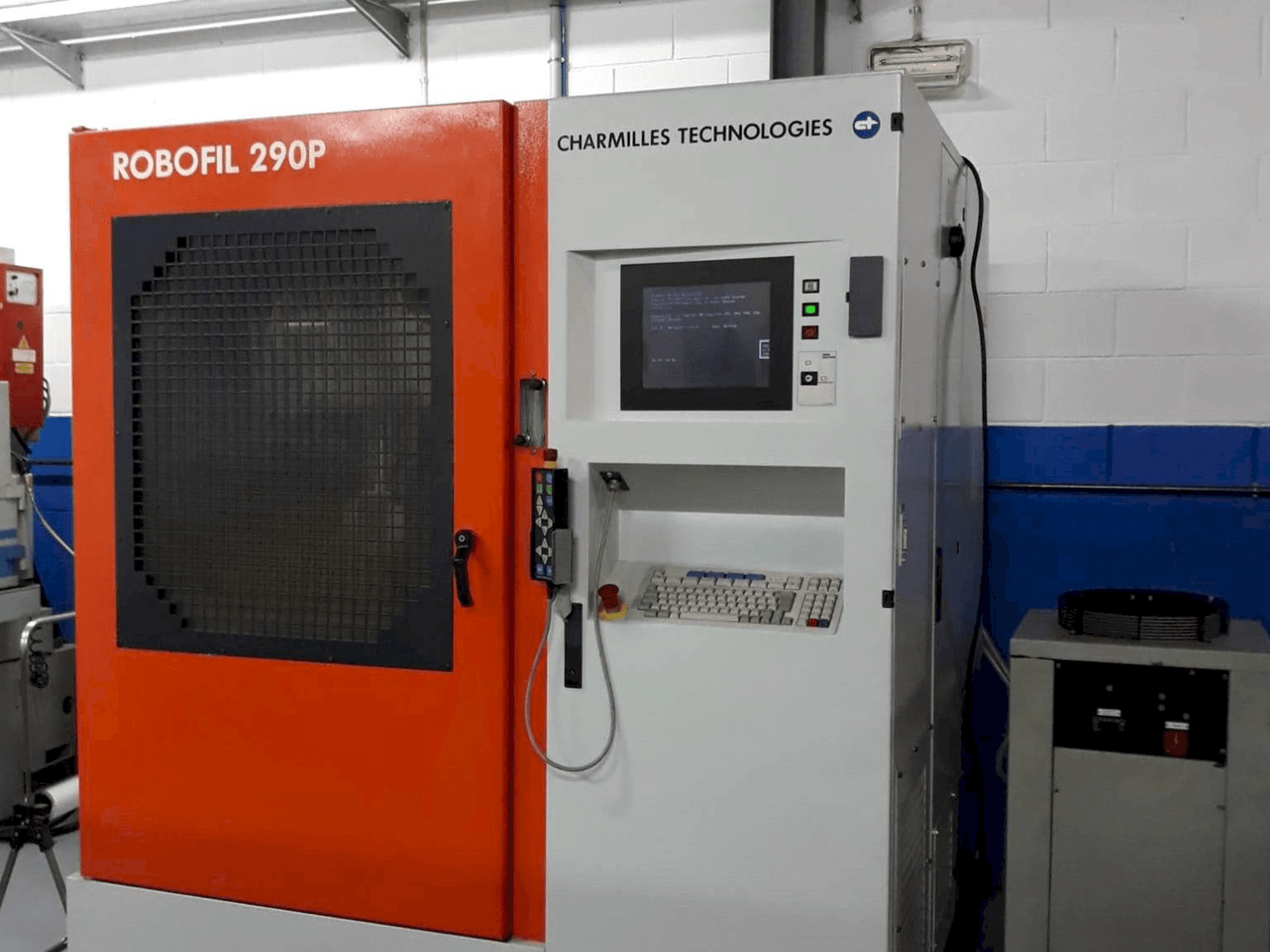 Prikaz stroja CHARMILLES ROBOFIL 290 P sprijeda