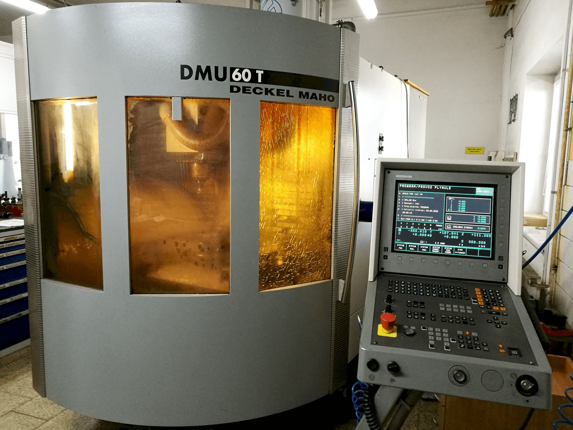 Prikaz stroja DECKEL MAHO DMU 60T sprijeda