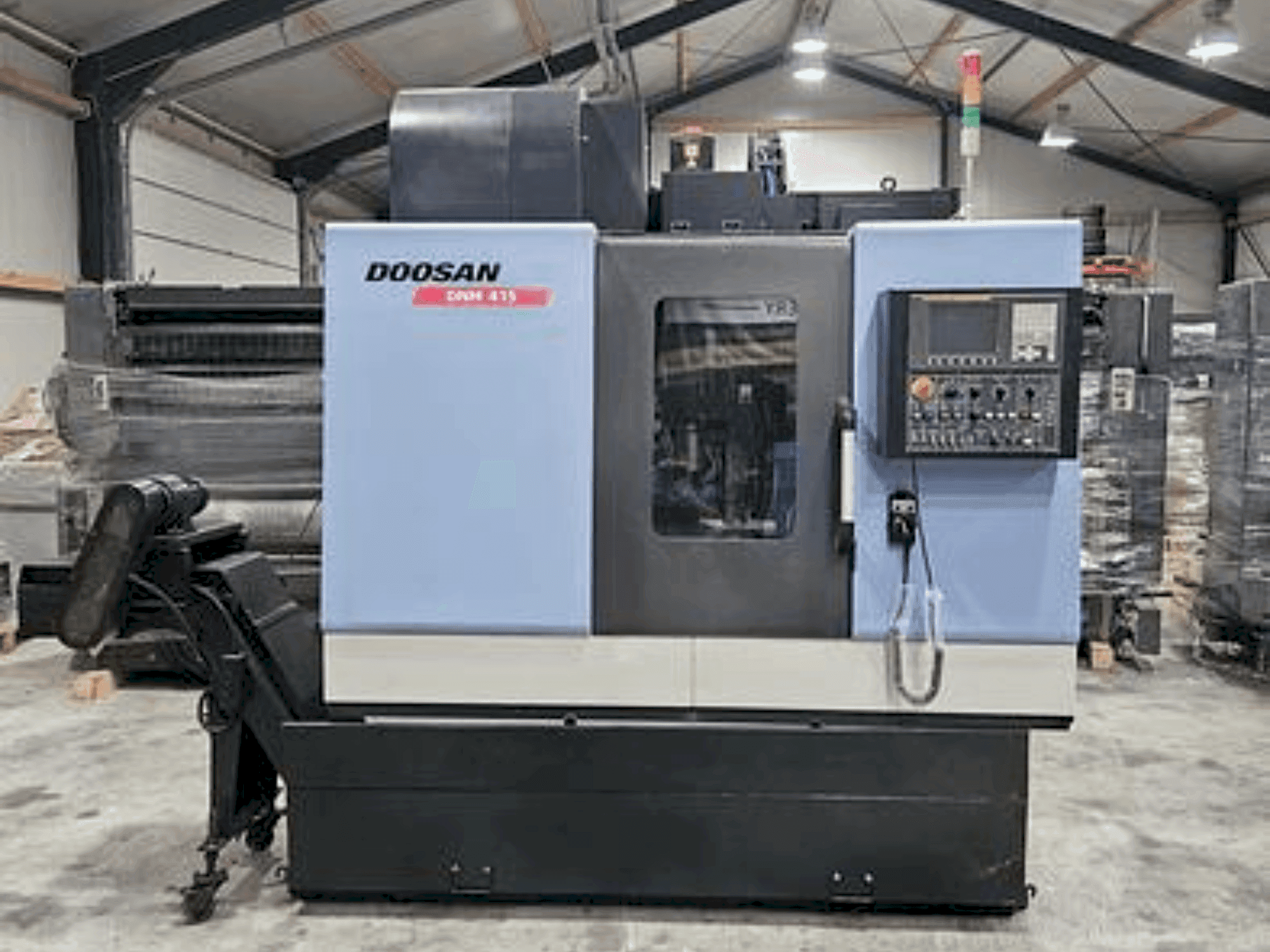 Prikaz stroja DOOSAN DNM 415 (2015) sprijeda