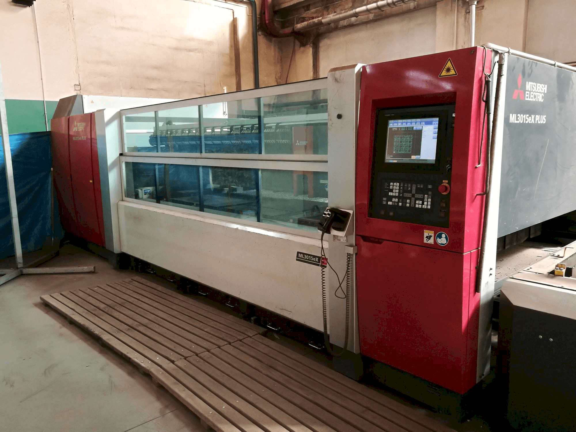 Prikaz stroja Mitsubishi ML3015eX(S2)-45CF-R sprijeda