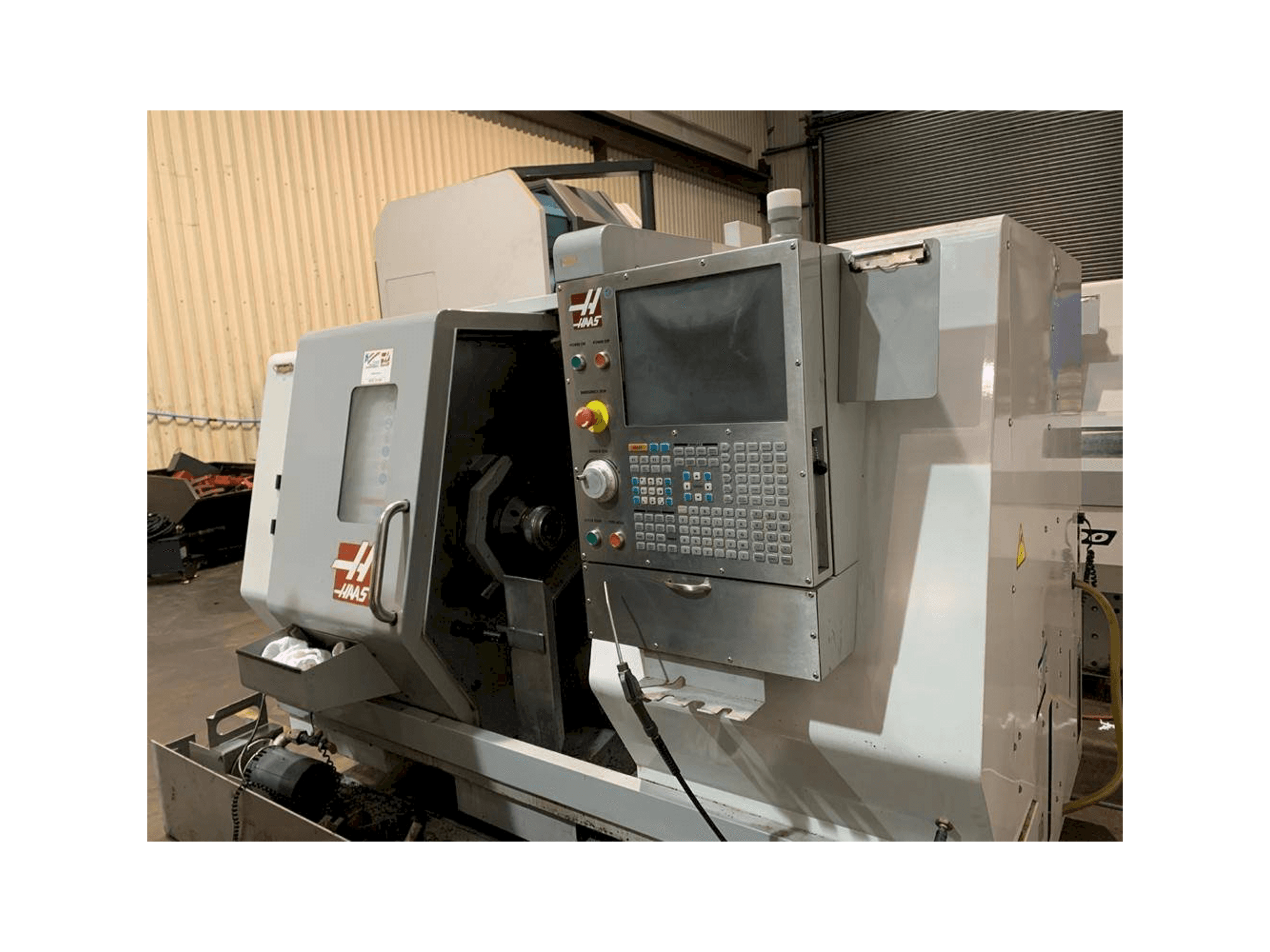 Prikaz stroja HAAS SL-20 sprijeda