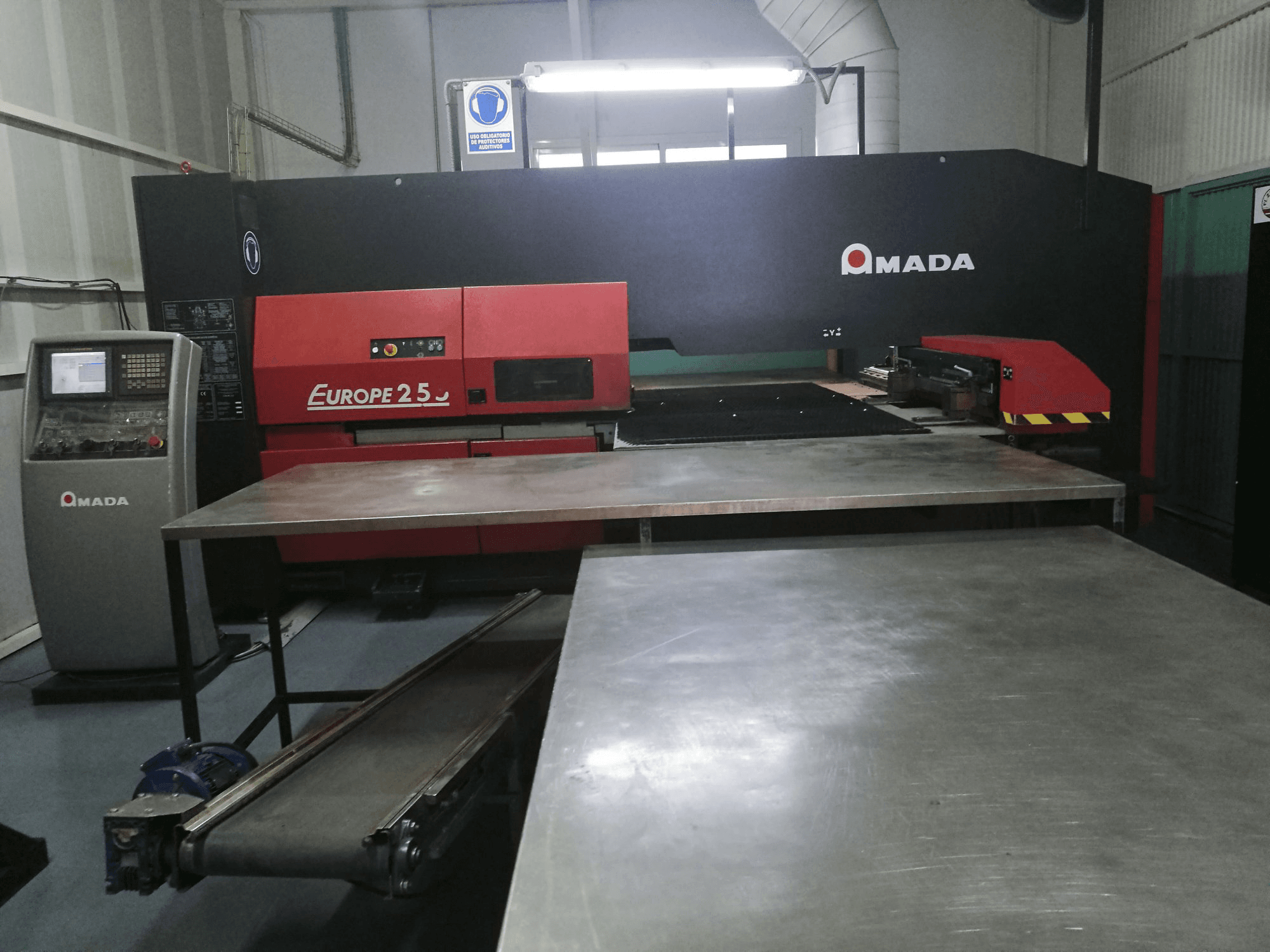 Prikaz stroja AMADA EUROPE 255 sprijeda