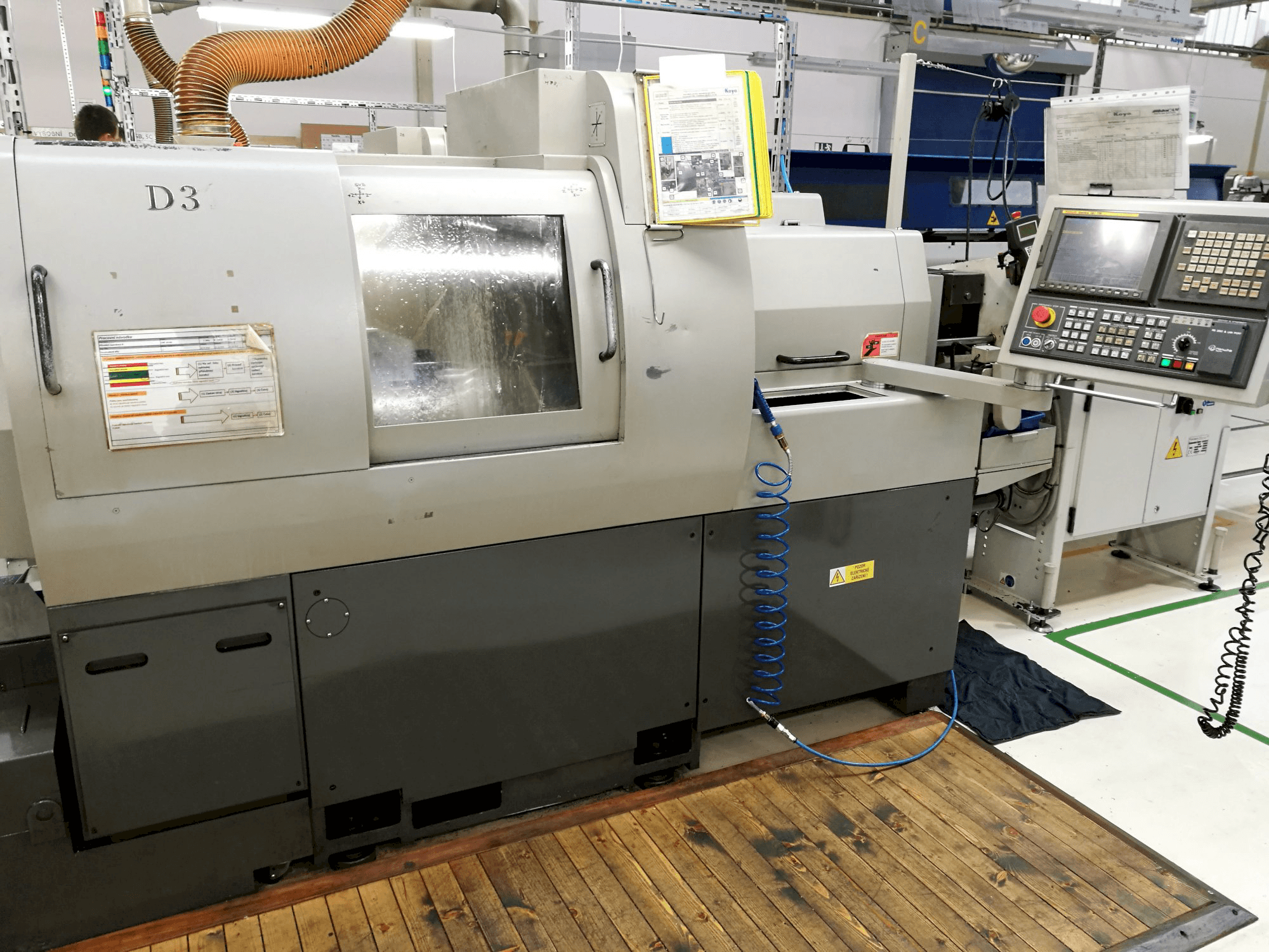 Prikaz stroja Hanwha XD 38 N sprijeda