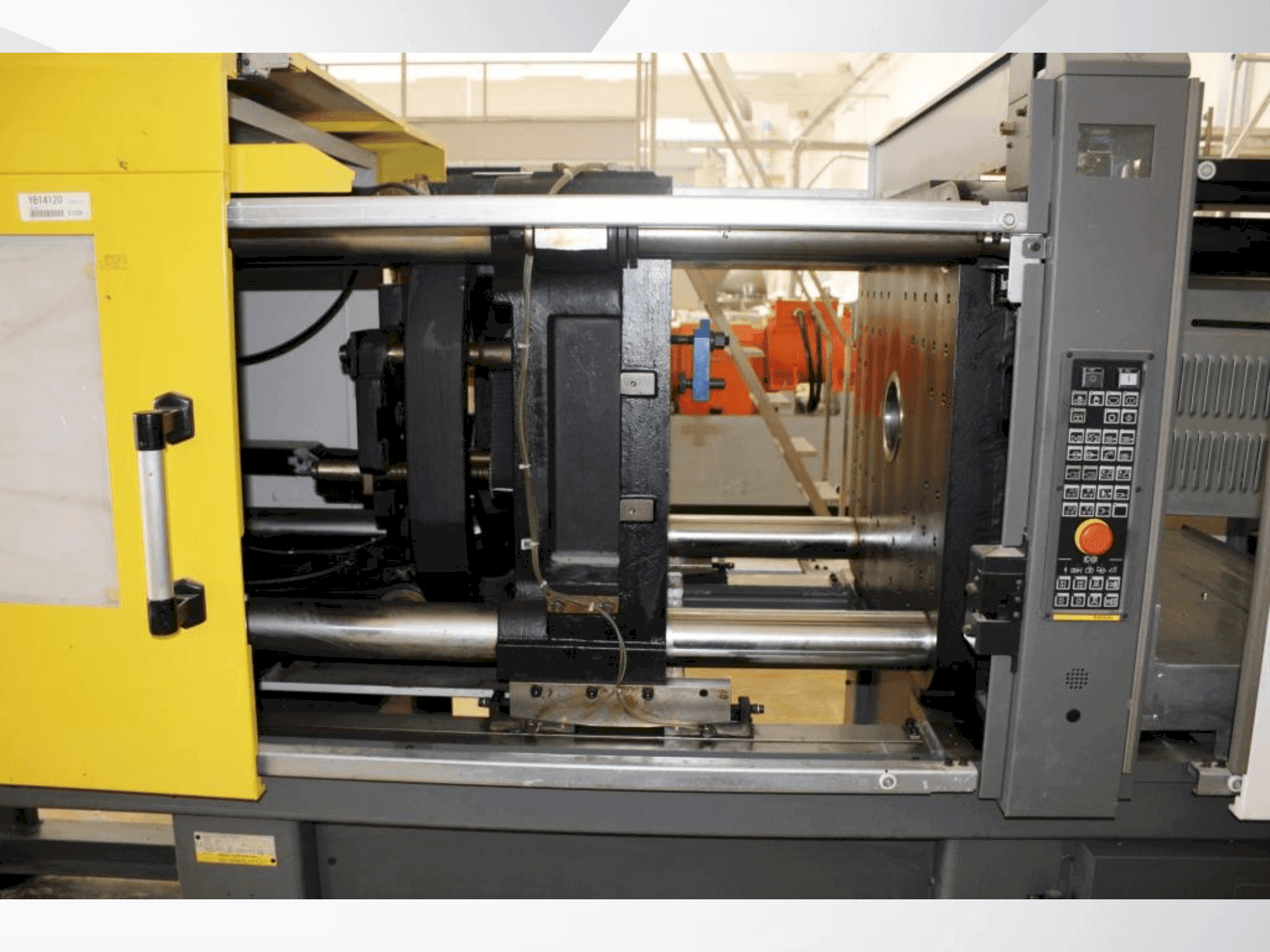 Prikaz stroja FANUC ROBOSHOT S-2000 i 150B sprijeda