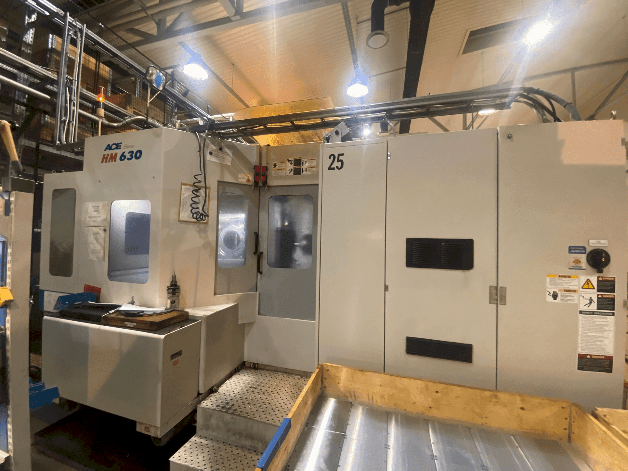 Prikaz stroja DOOSAN ACE-HM 630 sprijeda