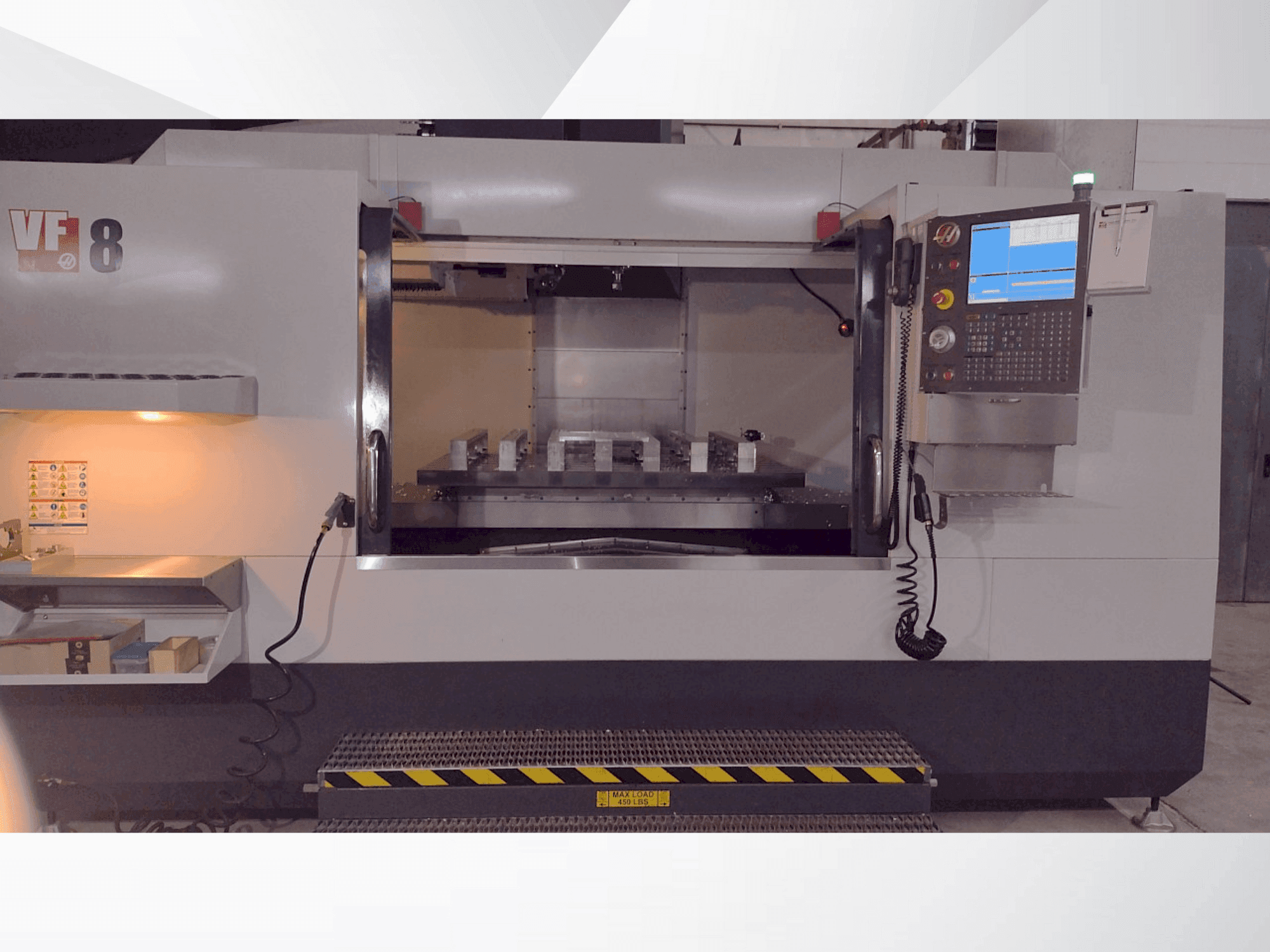 Prikaz stroja HAAS VF-8/40 sprijeda