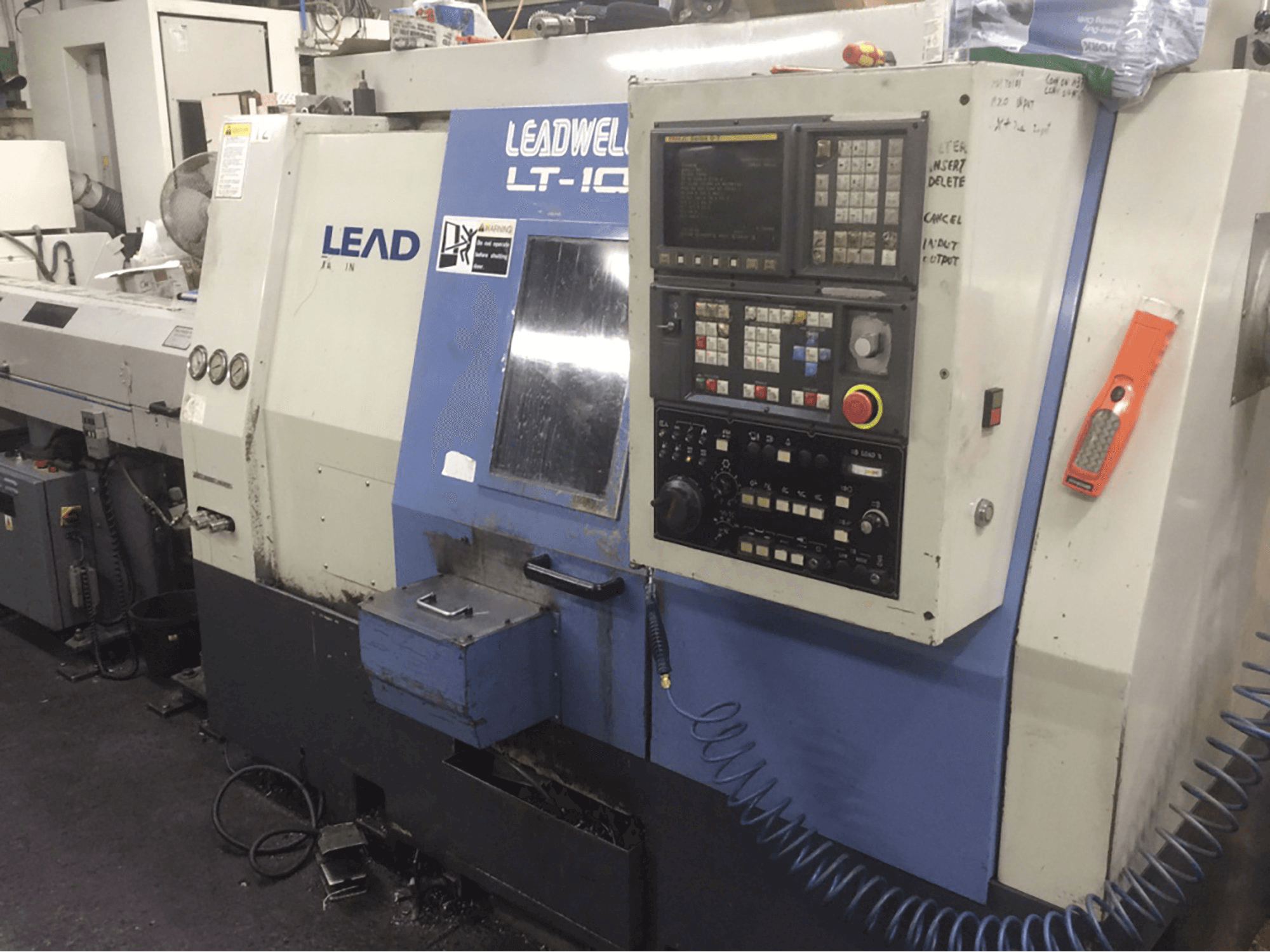Prikaz stroja Leadwell LT10 sprijeda