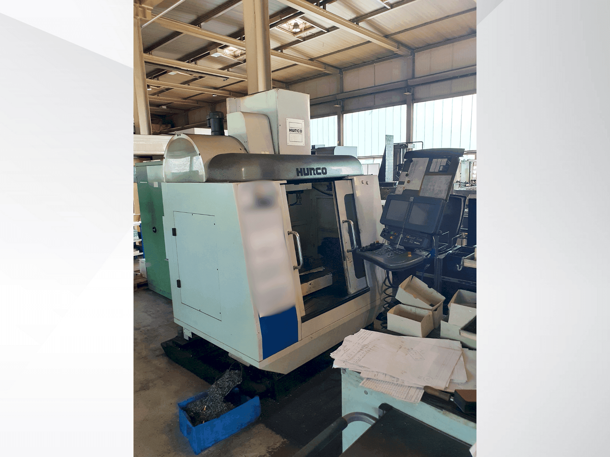 Prikaz stroja Hurco VMX42T sprijeda