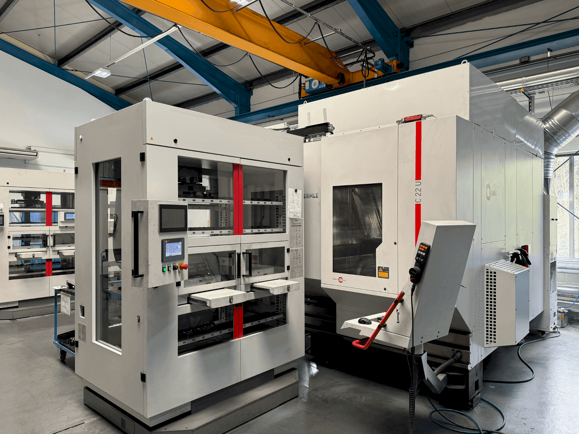 Prikaz stroja HERMLE C22 with handling system IH30 (2017) sprijeda