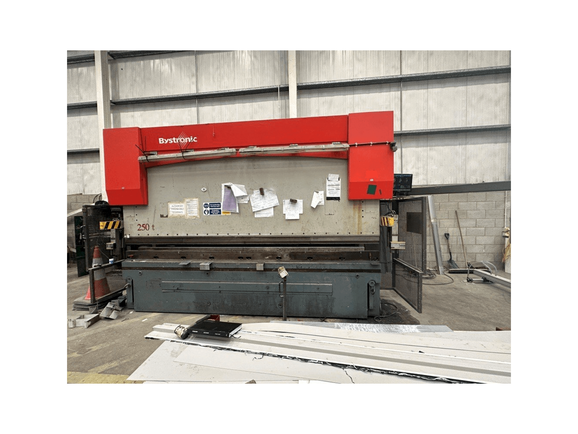 Prikaz stroja Bystronic PR 250 x 4100 sprijeda